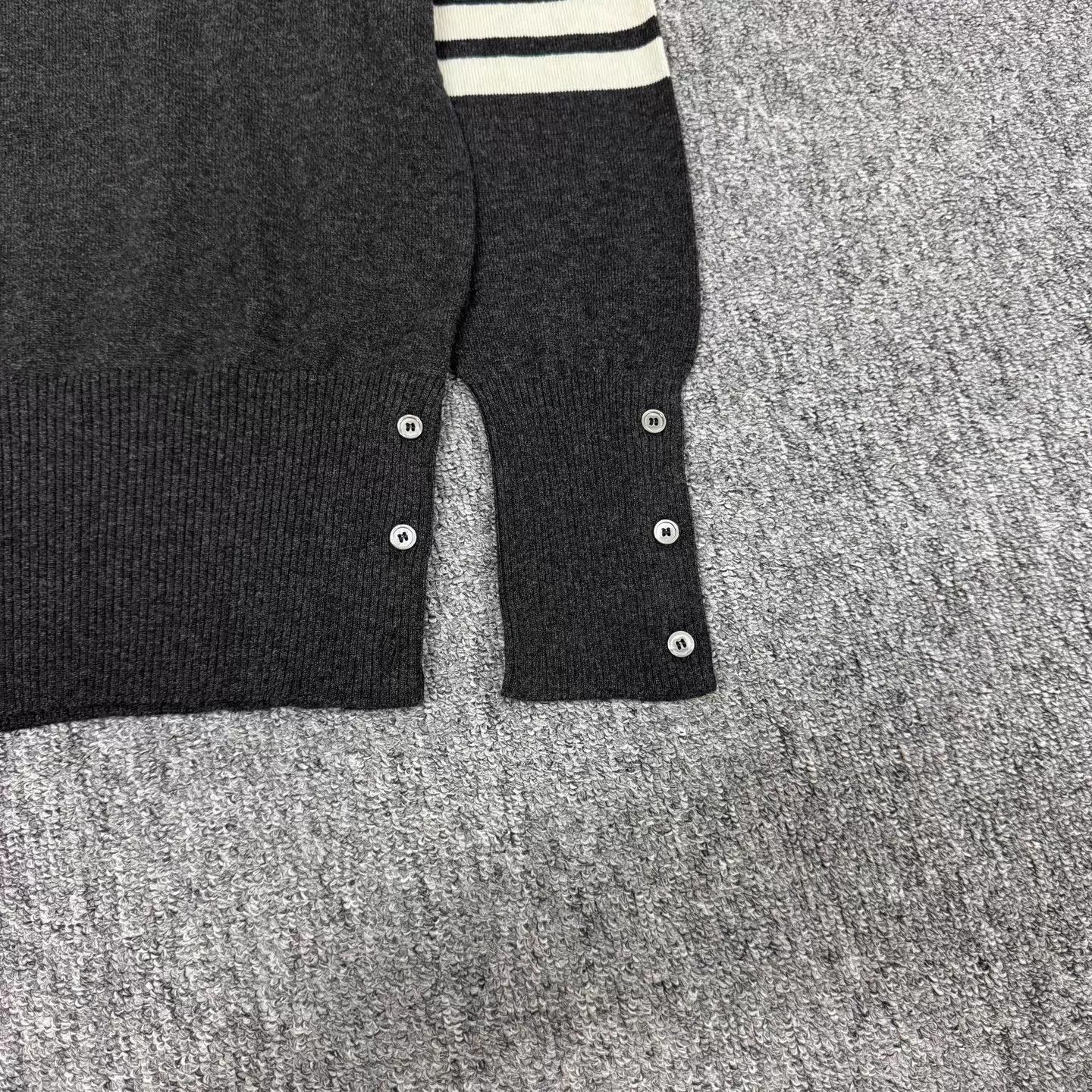 Thom Browne TB Four-Stripe Wool-Knit Sweater Size 3 New w/ Tags Size US L / EU 52-54 / 3 - 5 Thumbnail