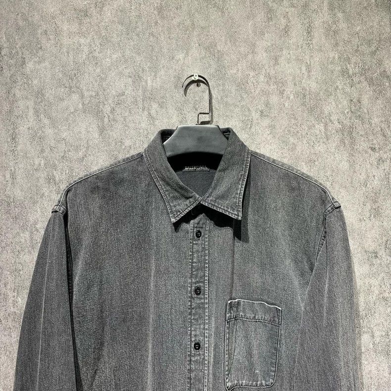 Balenciaga Balenciaga size 39 Washed denim shirt with logo on back shi Size US M / EU 48-50 / 2 - 5 Thumbnail