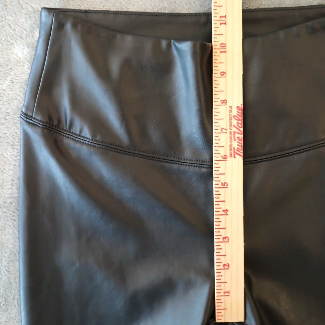 White House Black Market White House Black Market Pants Womens Size 6 Short Black Ankle Legging Skinny Flat Front Faux Leather Stretch 26in Inseam 26in Size 28" / US 6 / IT 42 - 4 Thumbnail