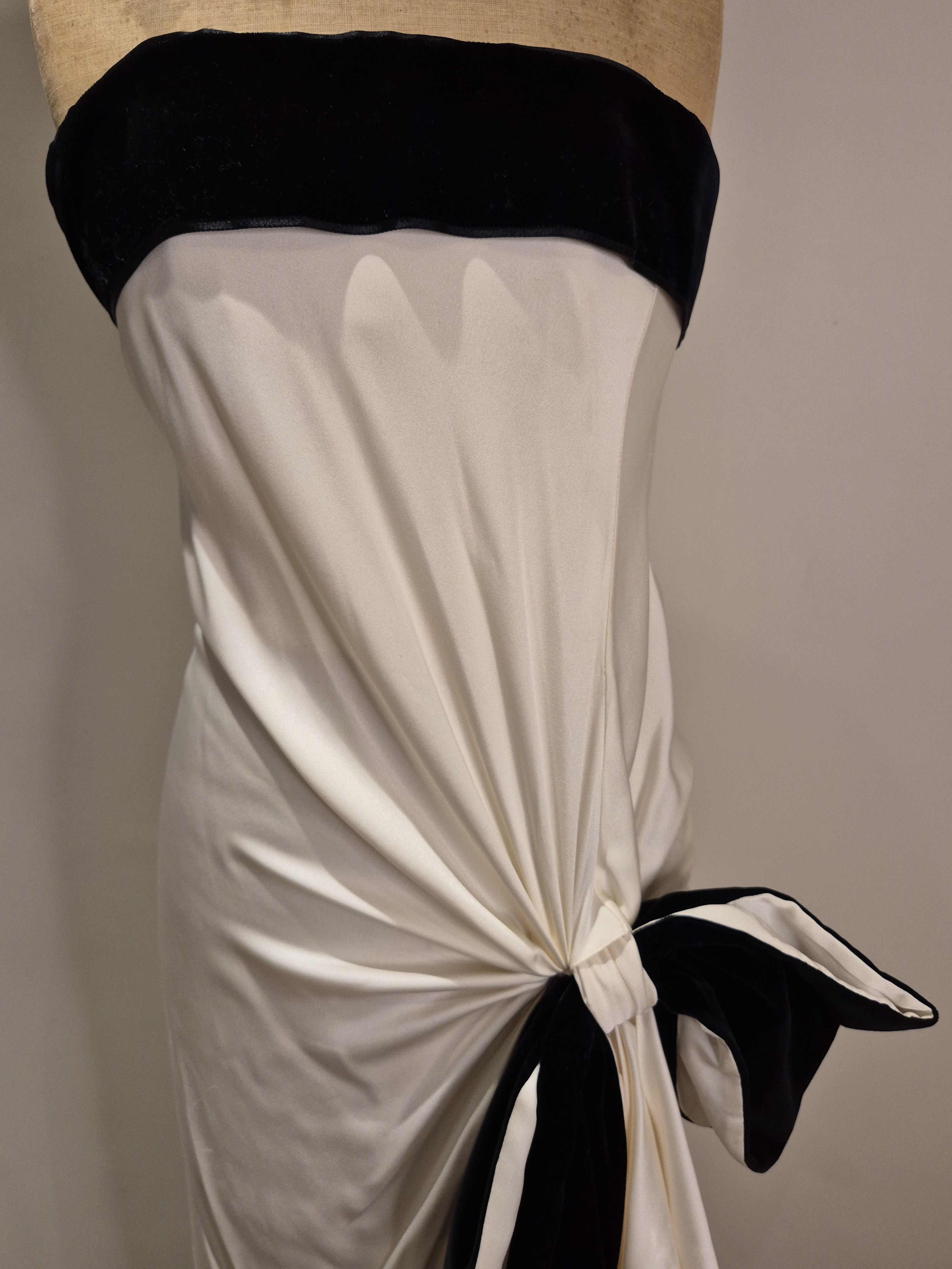 Yves Saint Laurent Yves Saint Laurent strapless silk gown Size S / US 4 / IT 40 - 2 Thumbnail