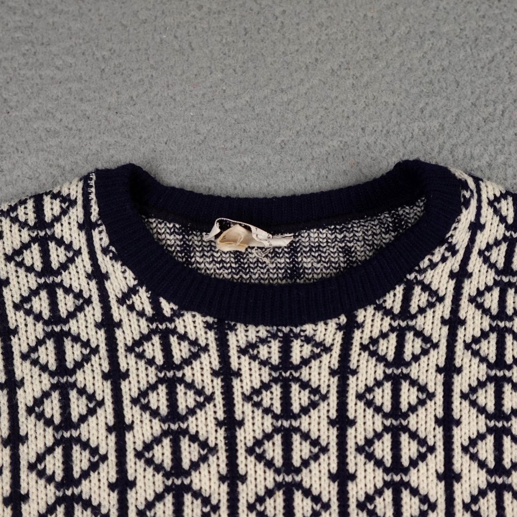 Vintage VINTAGE Heritage Sportswear Sweater Mens XL Blue Geometric 80s Ski Pullover Knit Wool? Acrylic Size US XL / EU 56 / 4 - 5 Thumbnail