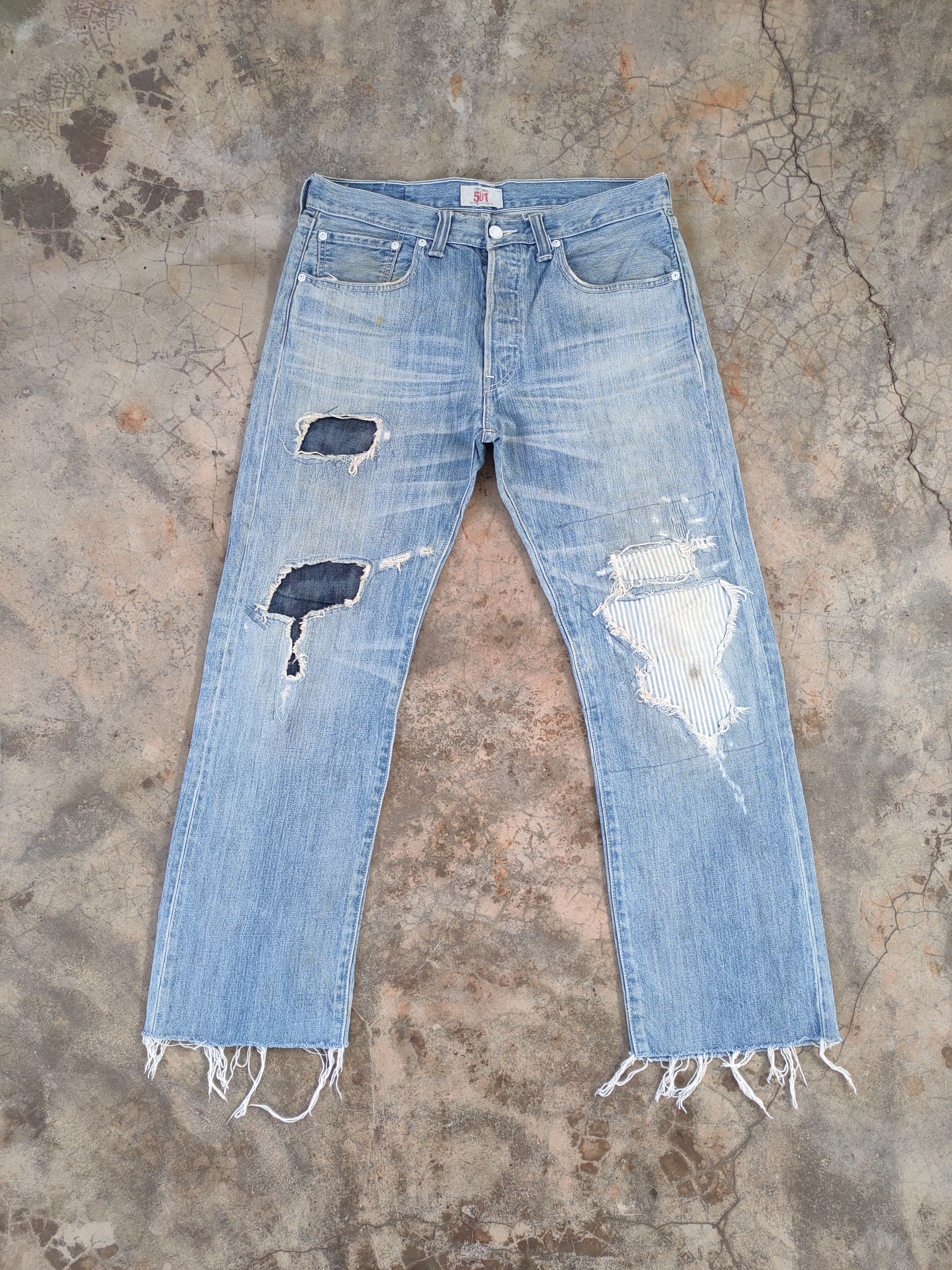 Jean × Levi's × Vintage W33 VINTAGE LEVI'S 501 RIPPED DISTRESSED FADED JEANS PANTS Size US 33 - 2 Thumbnail