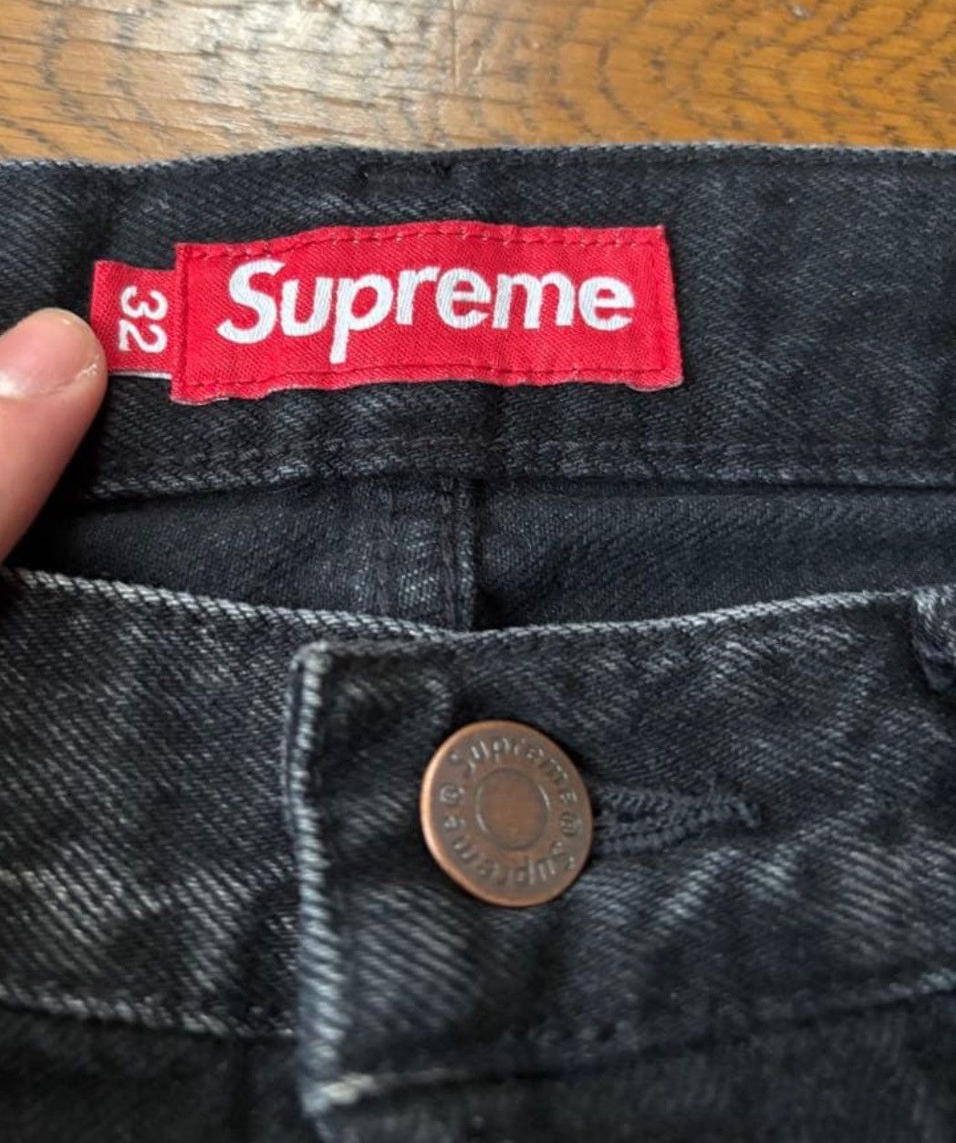 Supreme supreme distressed loose fit selvedge jean Size US 32 / EU 48 - 2 Thumbnail