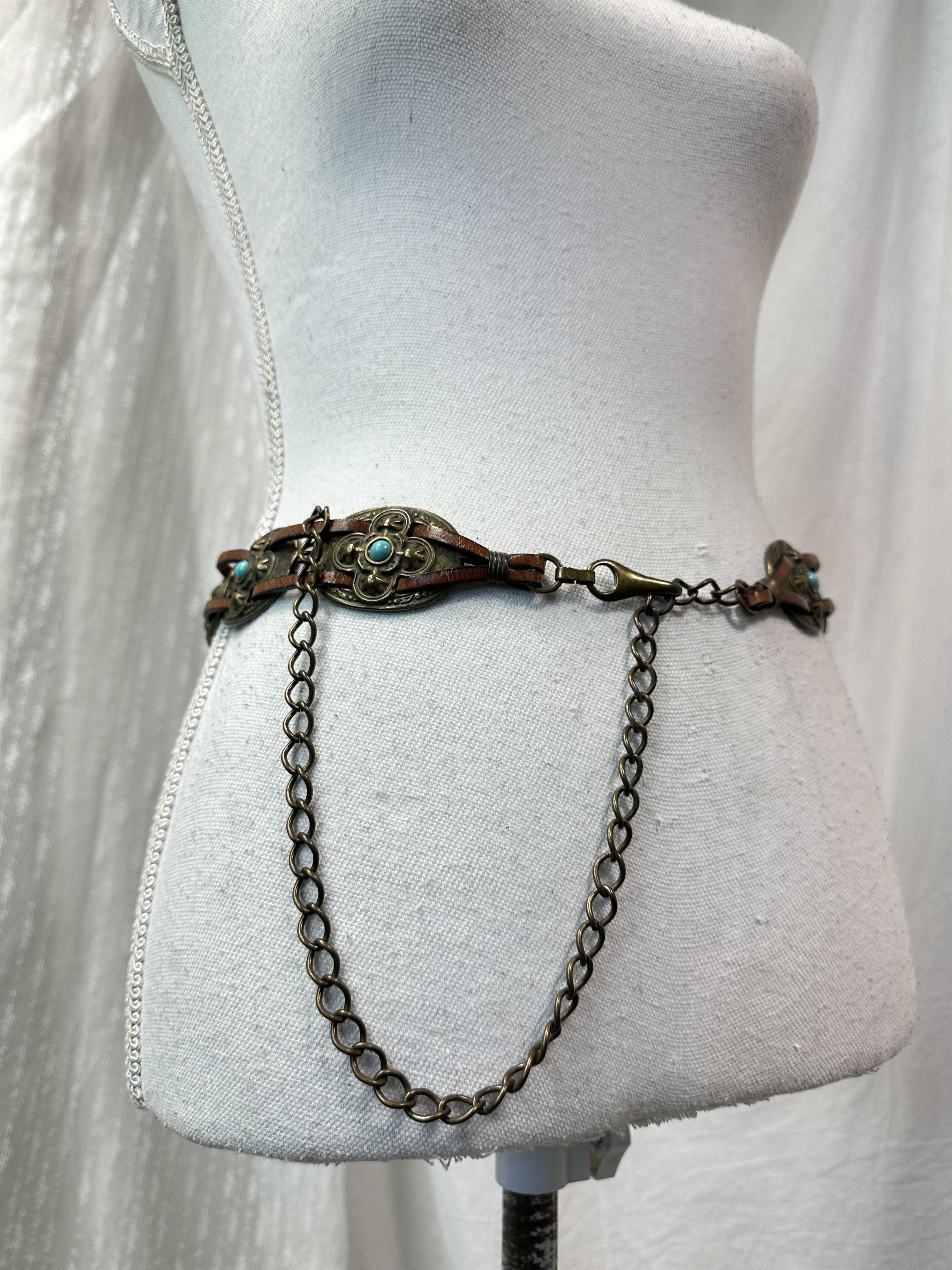 Vintage Vintage Avant Garde Chains Gold Metal Belt Y2K Size ONE SIZE - 1 Thumbnail