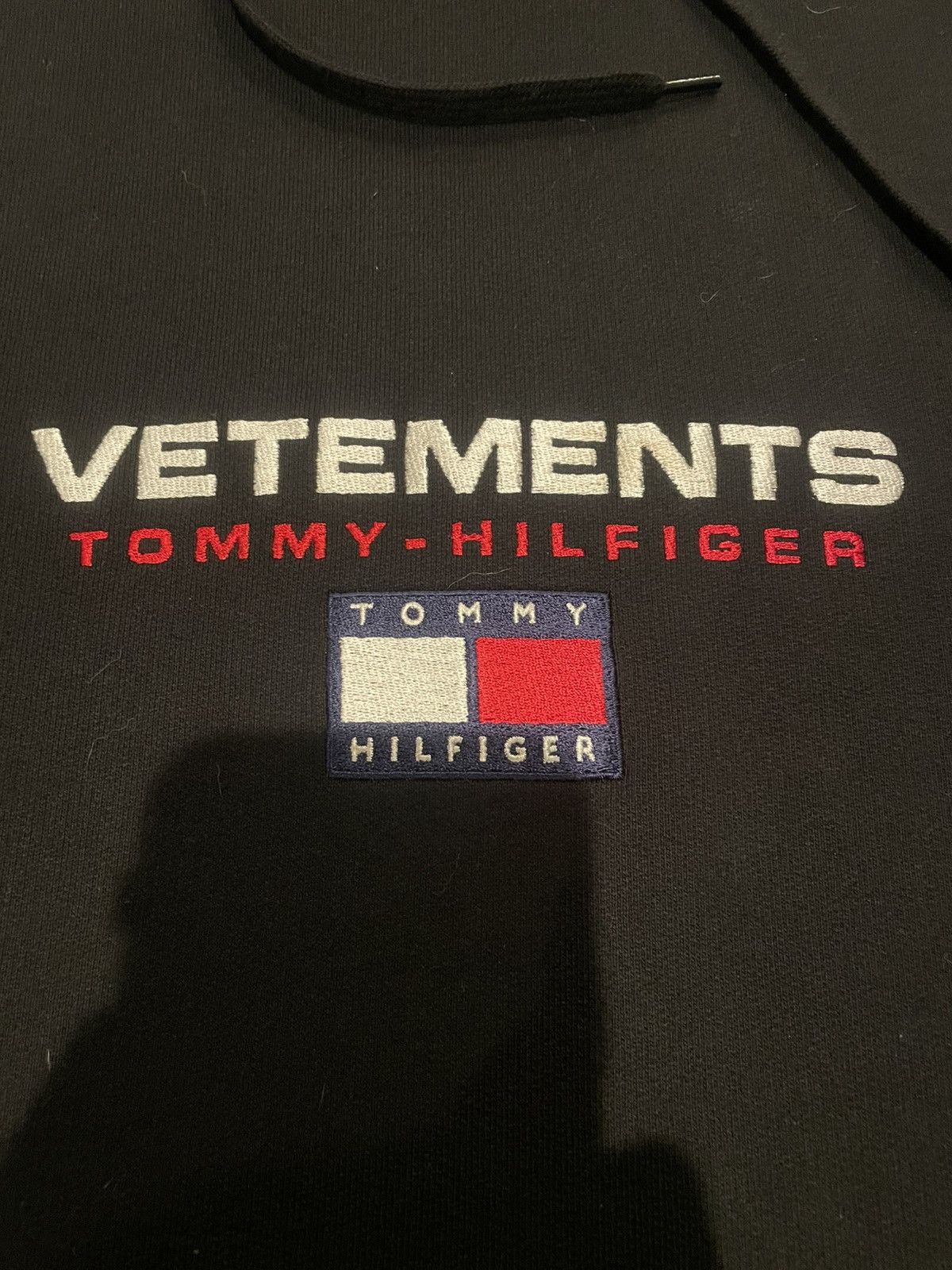 Tommy Hilfiger × Vetements Vetements x Tommy Double Sleeve Hoodie in Black Size US L / EU 52-54 / 3 - 2 Thumbnail