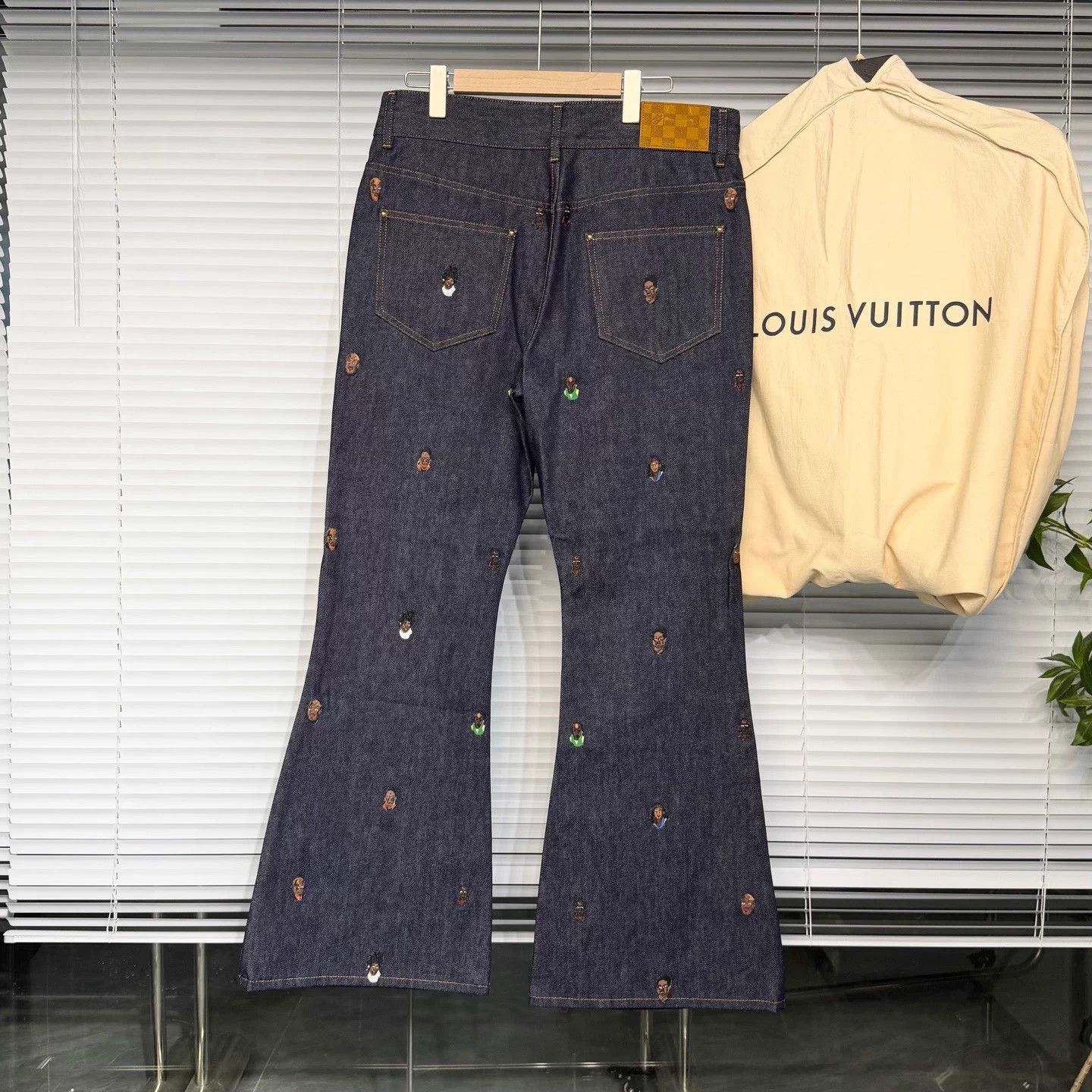 Louis Vuitton LV x Pharrell SS24 Embroidered Pearl Flare Jeans 32 Size US 32 / EU 48 - 2 Thumbnail