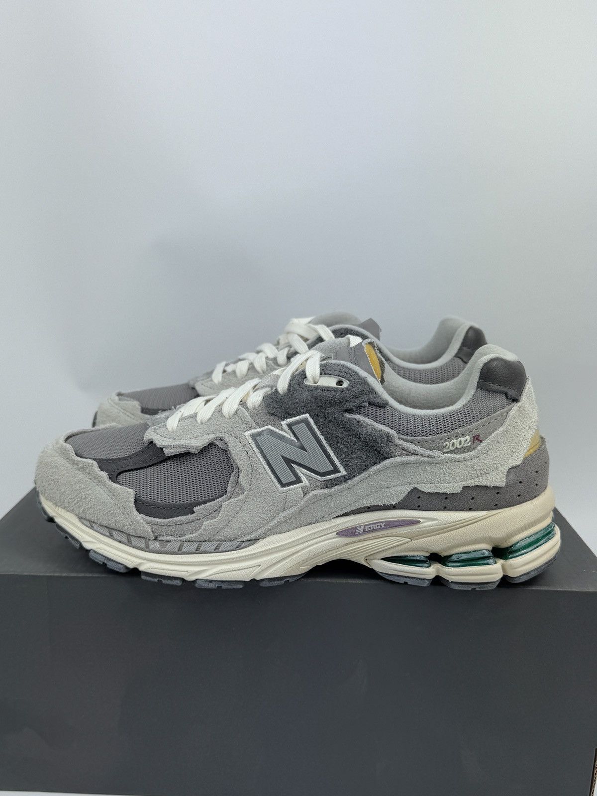 New Balance NEW BALANCE 2002R SNEAKERS Size US 7.5 / EU 40-41 - 2 Thumbnail
