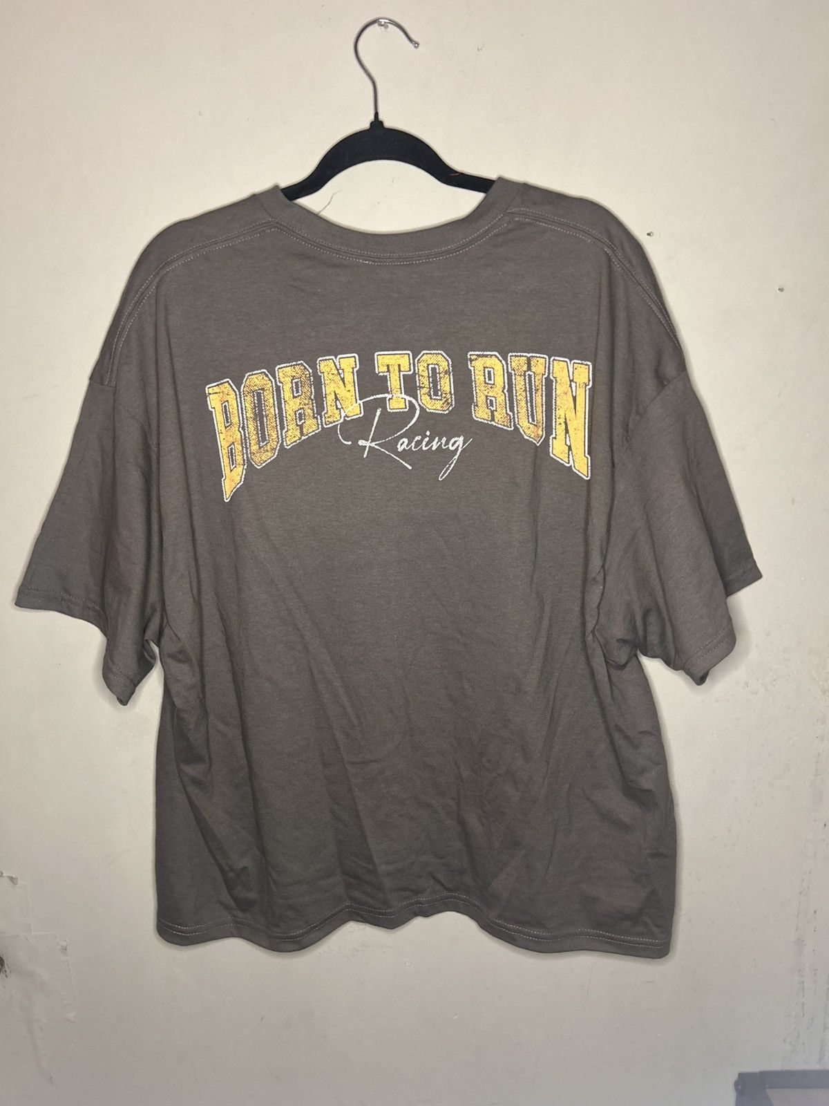 Fashion Nova Cropped Grapic Tee Size US XXL / EU 58 / 5 - 2 Thumbnail
