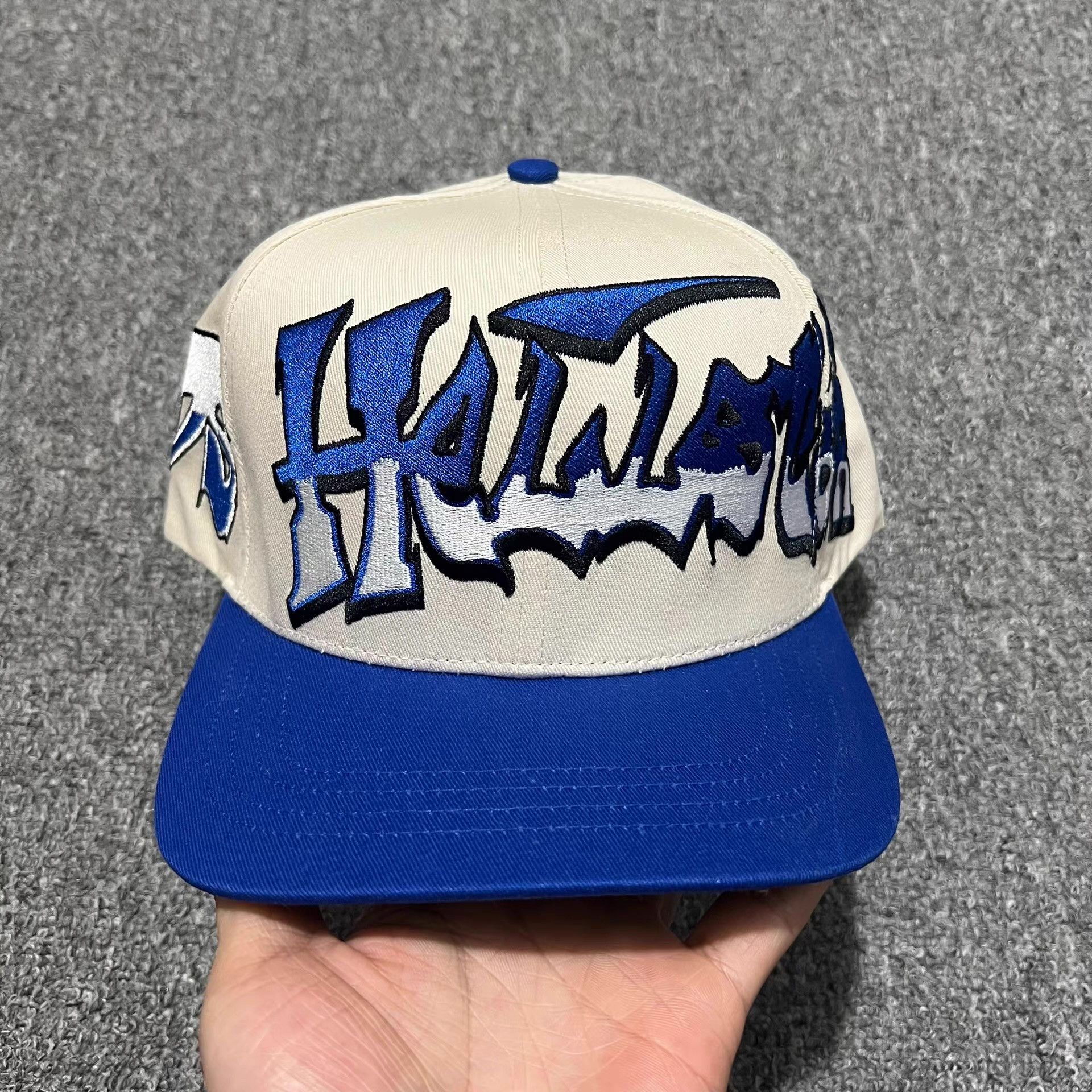 HELLSTAR Hellstar rhinestone embroidered curved brim baseball cap Q7 Size ONE SIZE - 1 Thumbnail