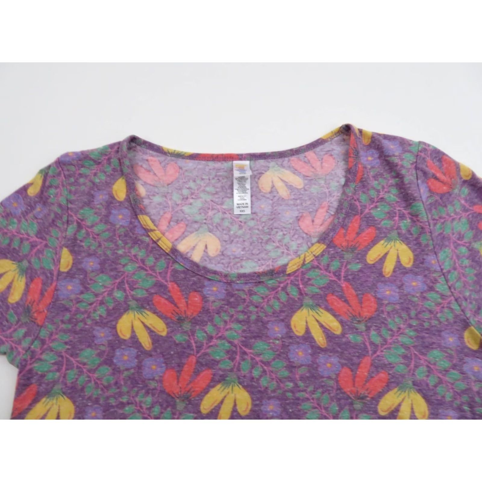 Vintage LuLaRoe Women's Perfect T Shirt Top Tee Floral Purple Pink Green 2XS Size XXS / US 00 / IT 34 - 4 Thumbnail