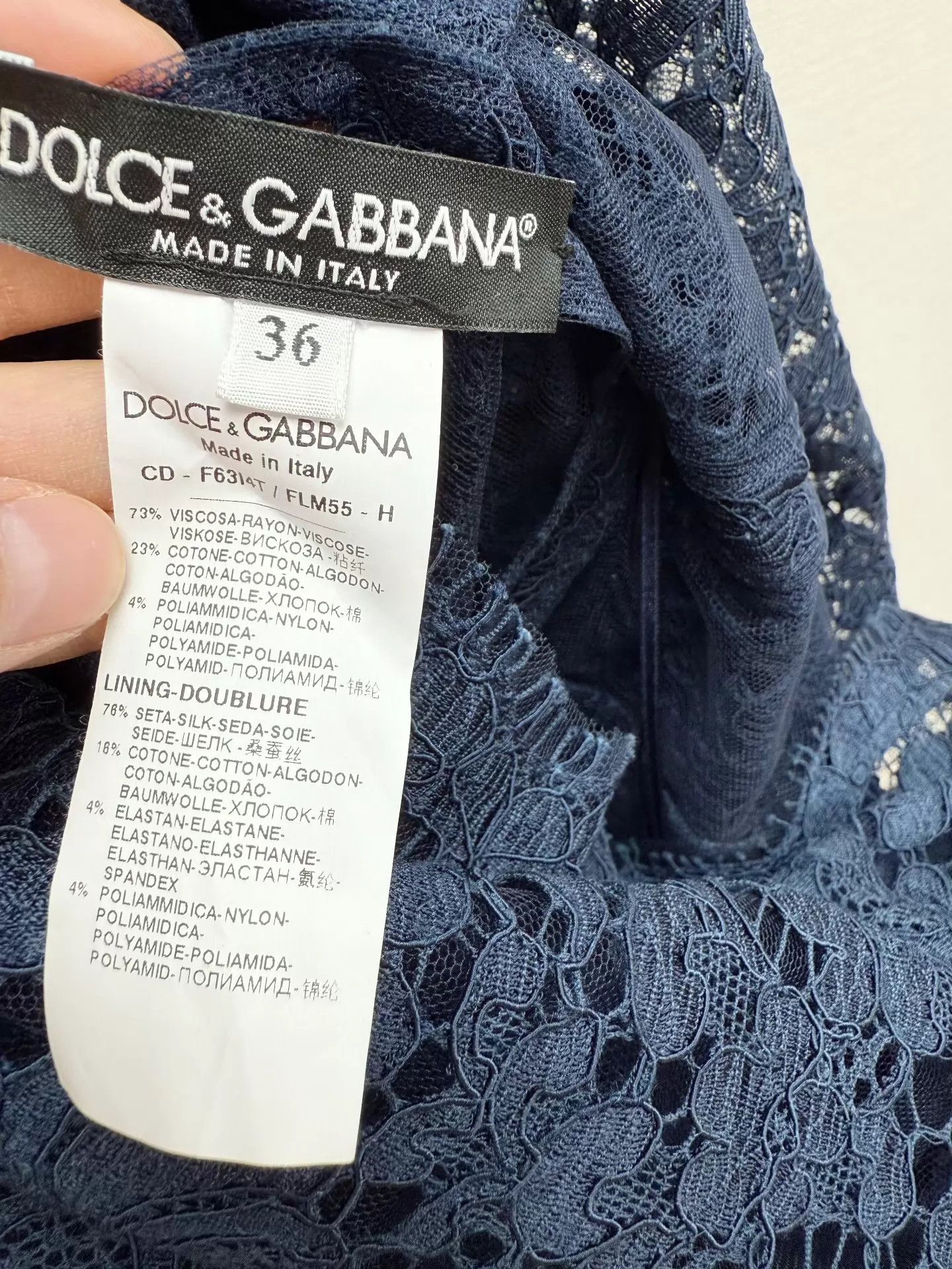 Dolce & Gabbana DG Authentic Lace Dress 36 2x Worn Near New Size XS / US 0-2 / IT 36-38 - 2 Thumbnail