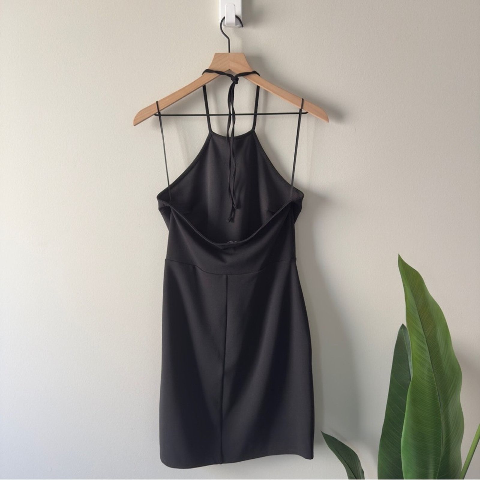 Express Express Black Halter Dress mini LBD solid tie bow neck party Size M / US 6-8 / IT 42-44 - 4 Thumbnail