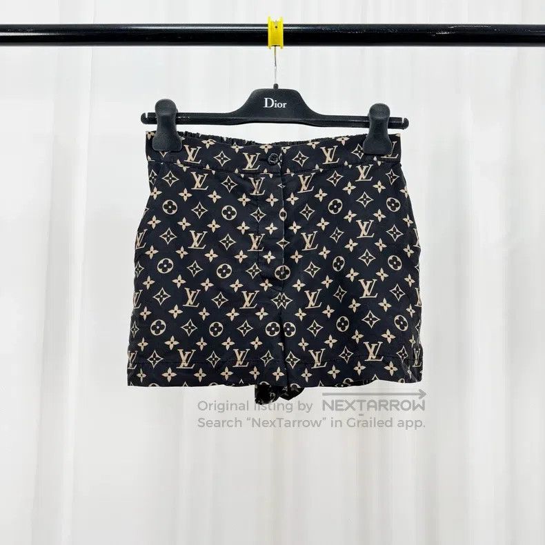 Louis Vuitton Louis Vuitton Presbytage printed silk shorts Size US 36 / EU 52 - 1 Thumbnail
