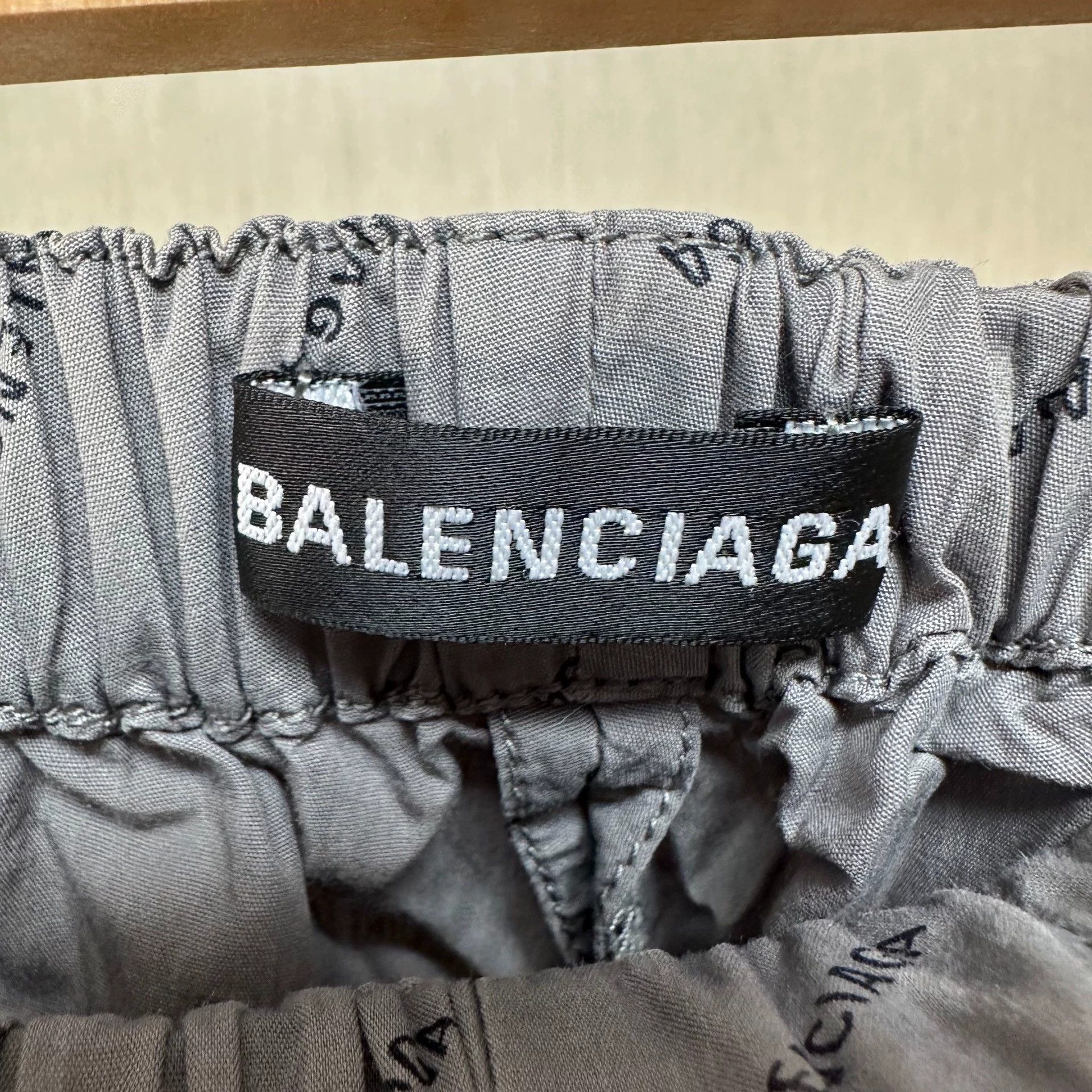 Balenciaga Balenciaga All-Over Multi-Element Logo Silk Gray Shorts 48 Size US 32 / EU 48 - 4 Thumbnail
