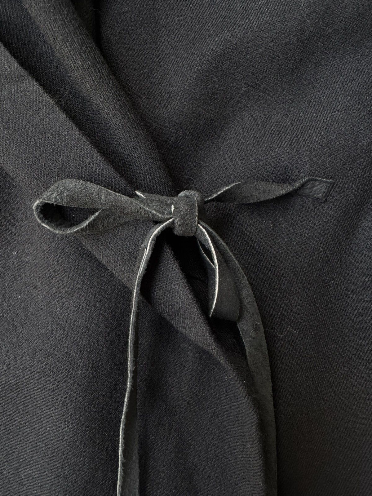 Ann Demeulemeester Ann Demeulemeester AW02 Leather Ties Hooded Jacket Size XS / US 0-2 / IT 36-38 - 3 Thumbnail