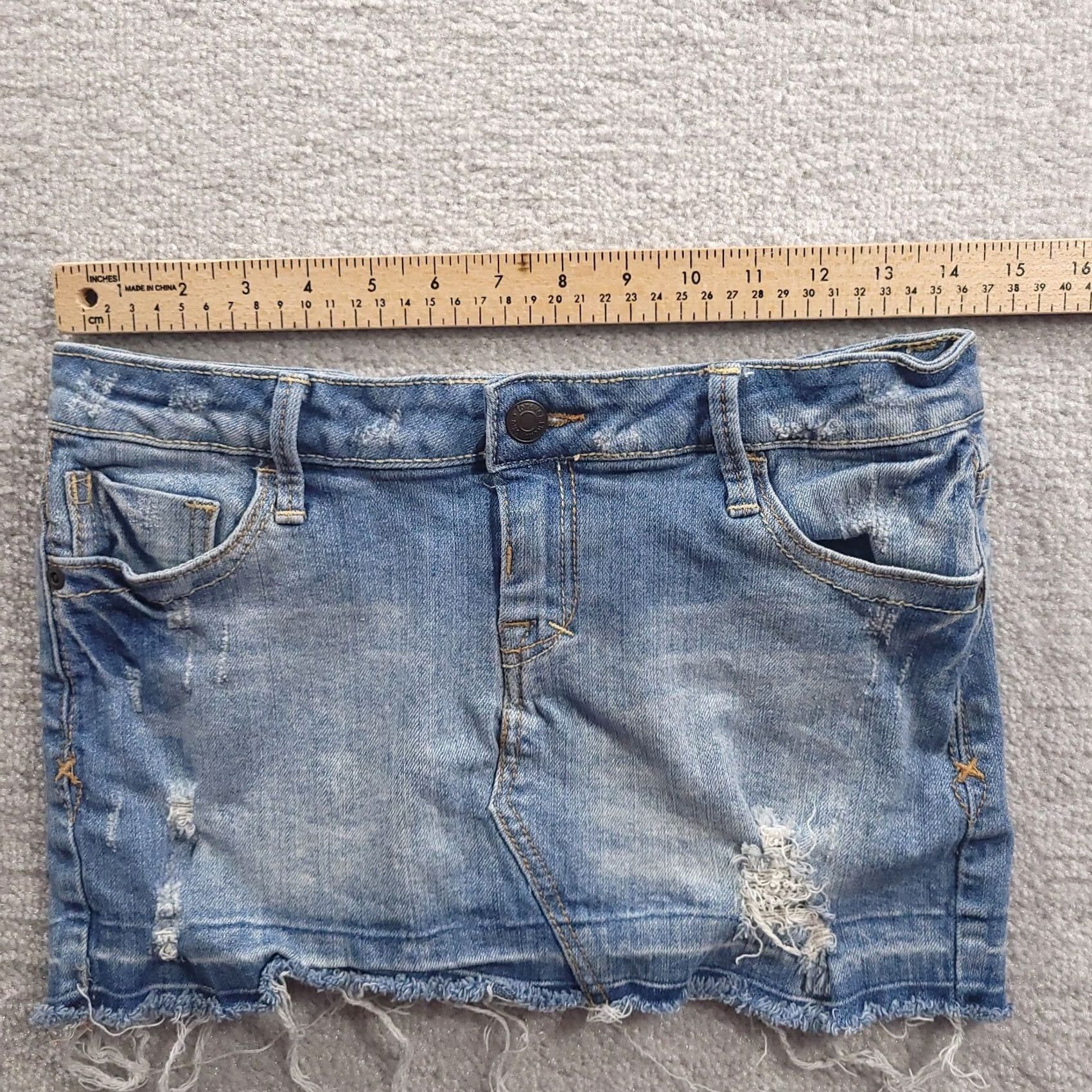 Forever 21 Forever Twenty One Womens Mini Skirt Denim Distressed Raw Hem Stretch Medium Blue Structuring: Skirt Womens Mini Casual Denim Blue 90s? Size 32" / US 10 / IT 46 - 3 Thumbnail