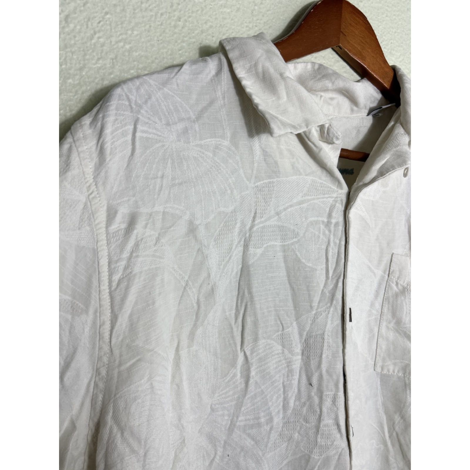 Tommy Bahama VINTAGE Tommy Bahama Mens Large Button-Up Shirt White Stained Martini Glass Parrots Party Short Sleeve, Casual Island Style Mens Size US L / EU 52-54 / 3 - 3 Thumbnail