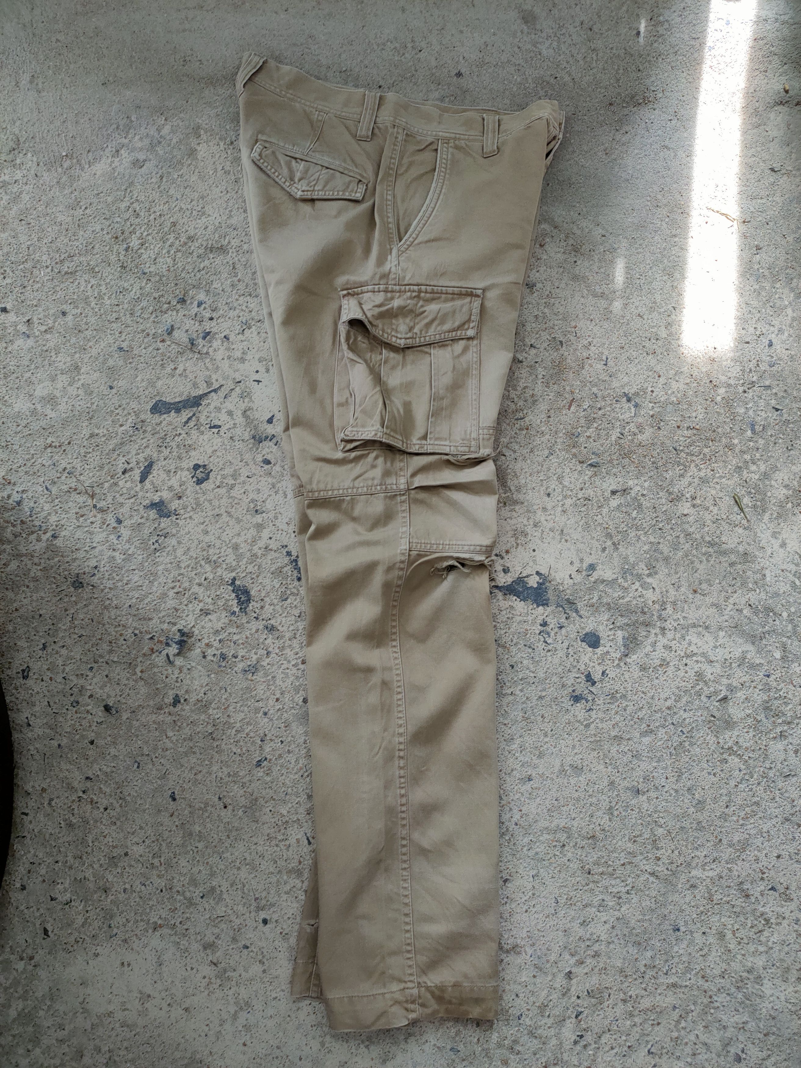 Japanese Brand TOKYO CULTURE × TAKEO KIKUCHI DISTRESSED CARGO PANTS Size US 30 / EU 46 - 8 Thumbnail