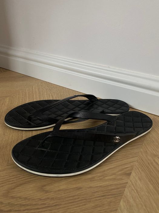 Chanel Chanel CC thong sandals flip flops calfskin rubber black
