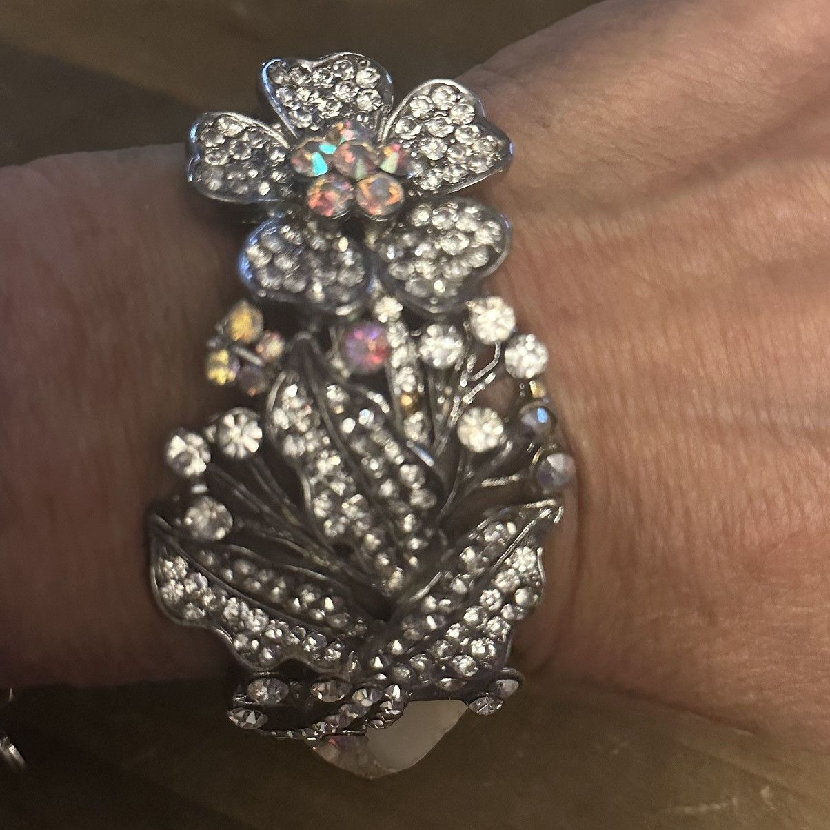 Vintage Vintage Austrian crystal rhinestone flower hinged bracelet Size ONE SIZE - 3 Thumbnail