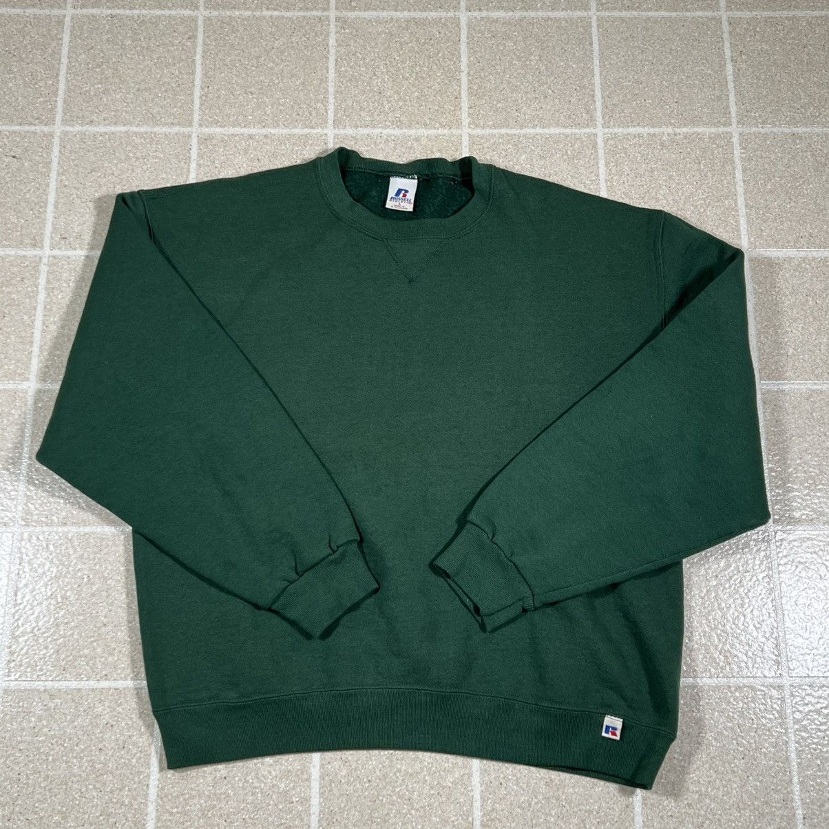 Russell Athletic Russell Athletic Sweatshirt sz L Green Crew Neck Vintage Size US L / EU 52-54 / 3 - 1 Thumbnail