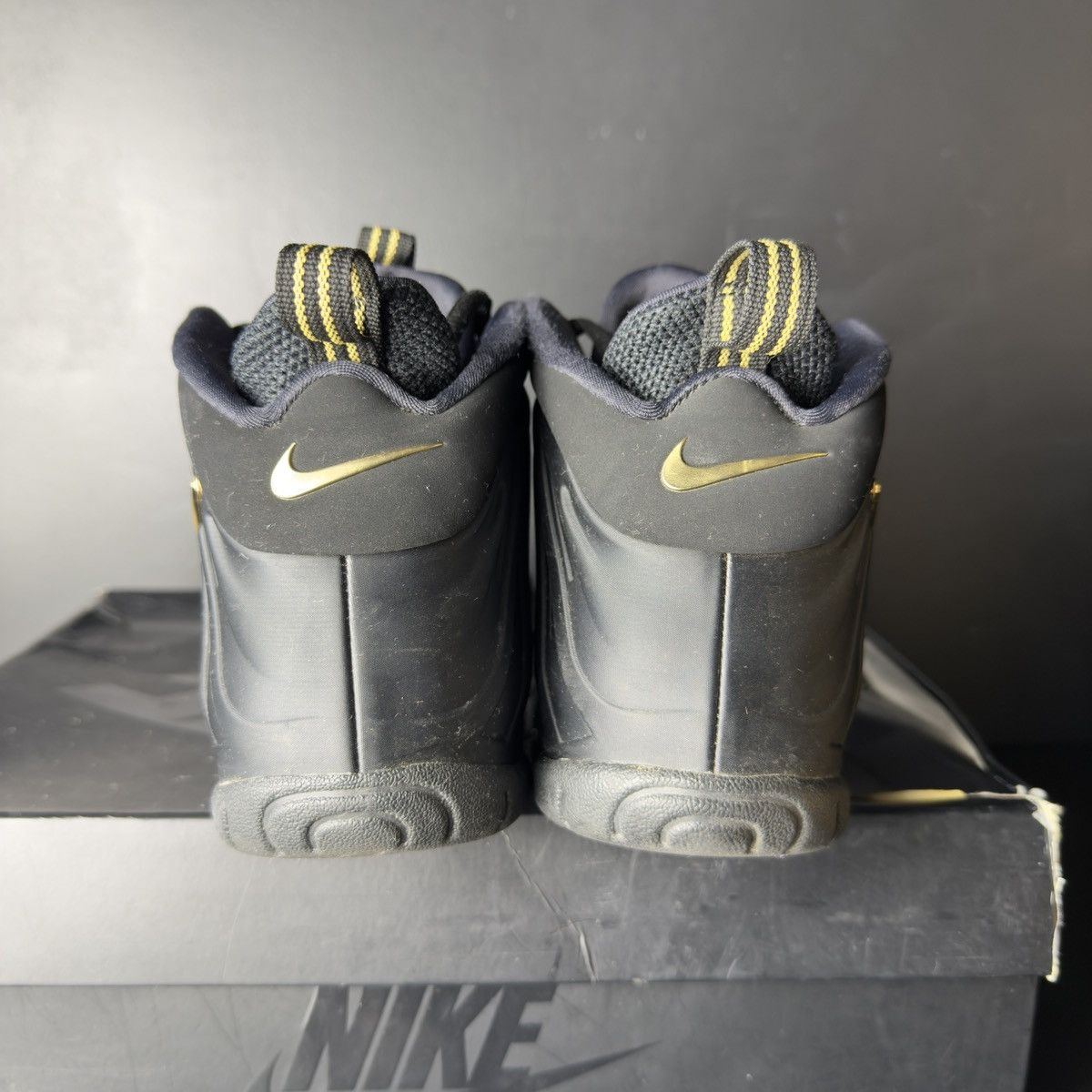 Nike Nike foamposite pro GS Black Metallic Gold **PRE-OWNED** Size US 7 / EU 40 - 4 Thumbnail