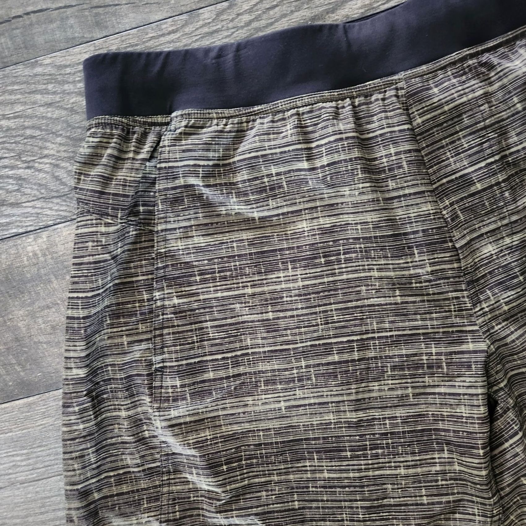Lululemon Lululemon Mens XL Green Black T.H.E. Short Linerless Shorts Athletic 9" Inseam Size US 36 / EU 52 - 4 Thumbnail