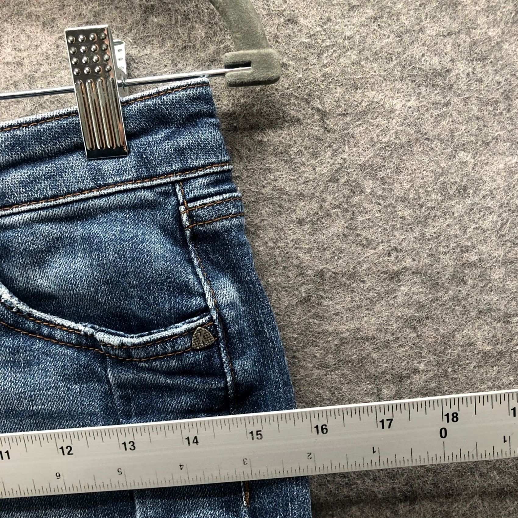 Vintage VINTAGE? No. Connie Denim Pencil Skirt Womens 00 Dark Wash Blue High Rise Low Frayed Hem Stretch KUT from the Kloth Size 24" / US 00 / IT 34 - 7 Thumbnail