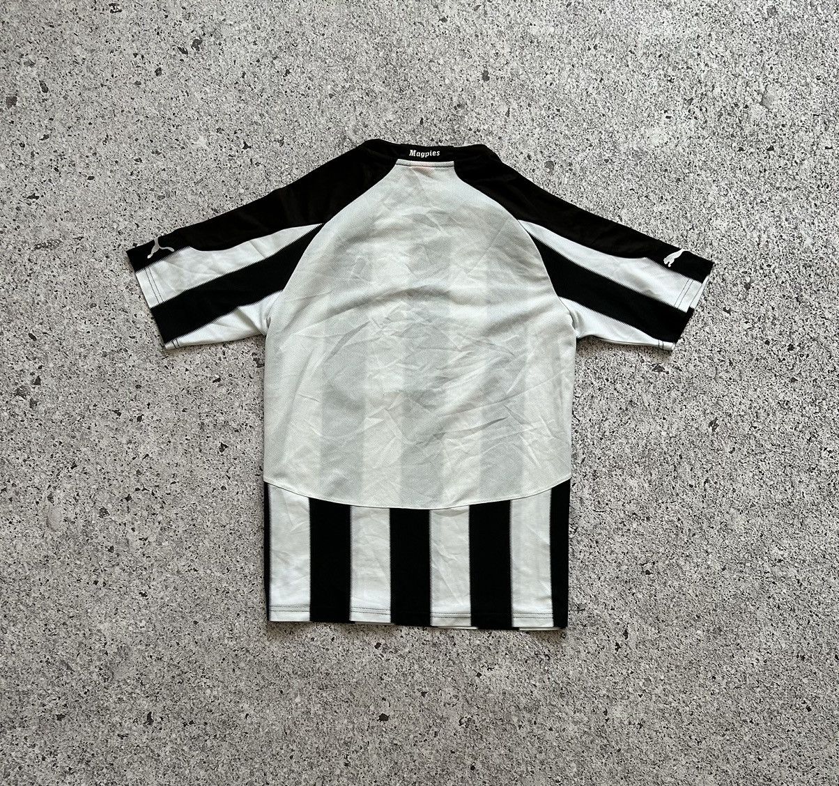 Puma × Vintage Vintage Puma Newcastle United 2010 2011 Home Soccer Jersey Size US M / EU 48-50 / 2 - 5 Thumbnail