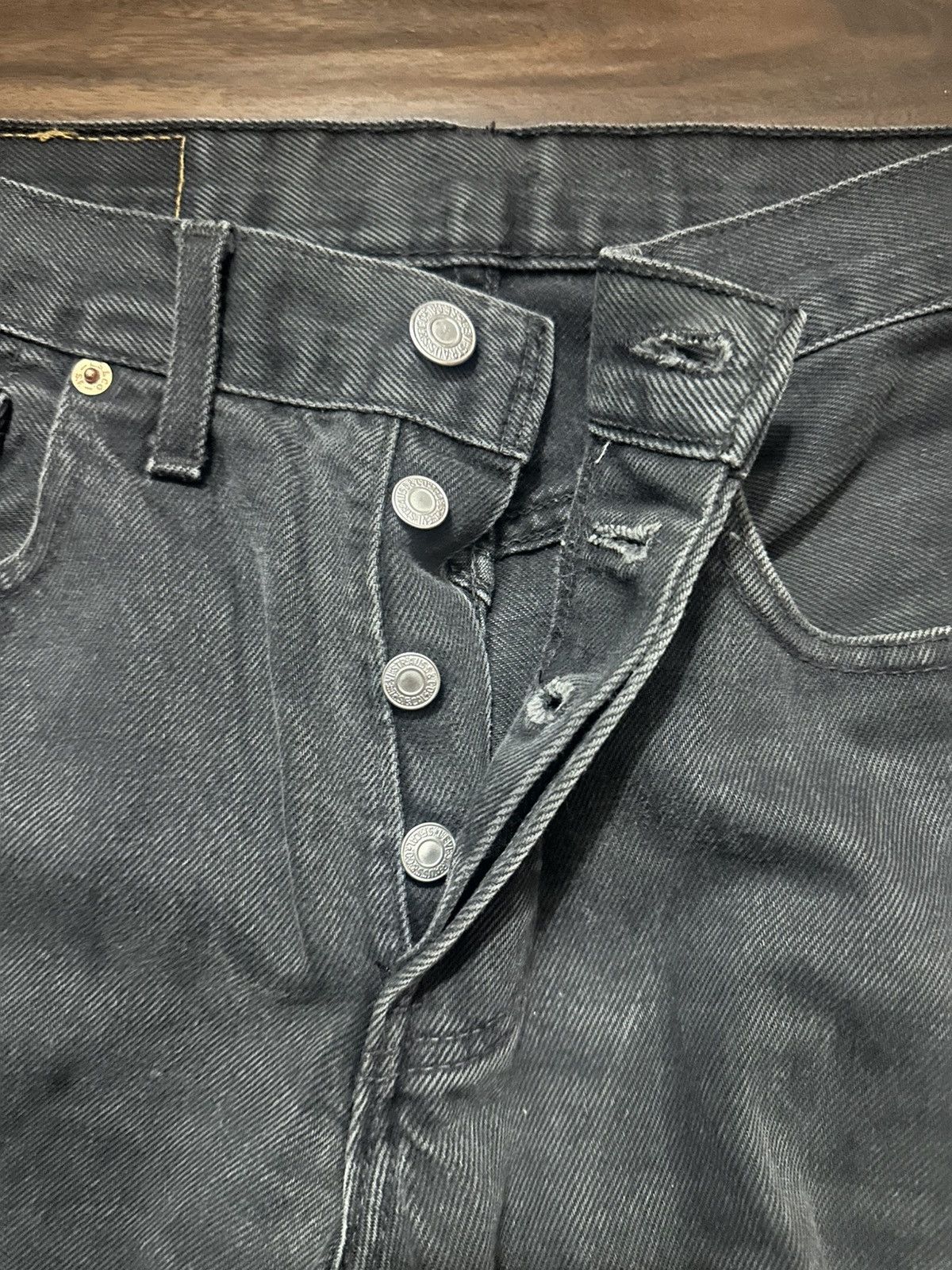 Levi's Vintage Clothing Vintage Levi’s 555 relaxed straight black jeans Size US 31 - 2 Thumbnail