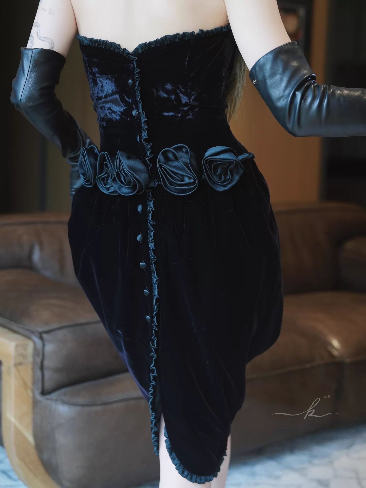 Vintage Vintage Black Rose Velvet Strapless Dress US2/S Size XS / US 0-2 / IT 36-38 - 2 Thumbnail