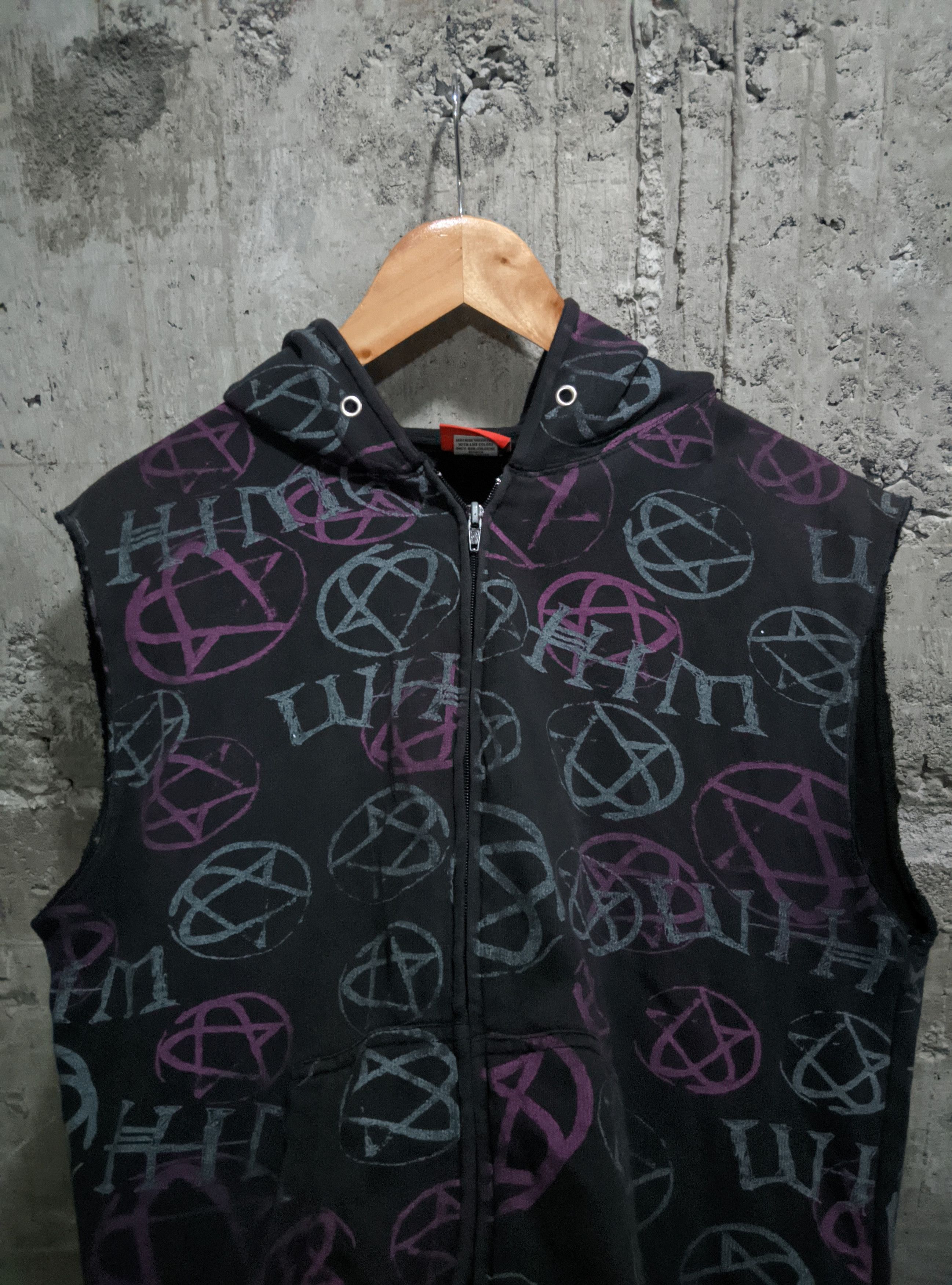Band Tees Vintage 2000s him goth aop bam margera thrashed distressed Size US M / EU 48-50 / 2 - 5 Thumbnail