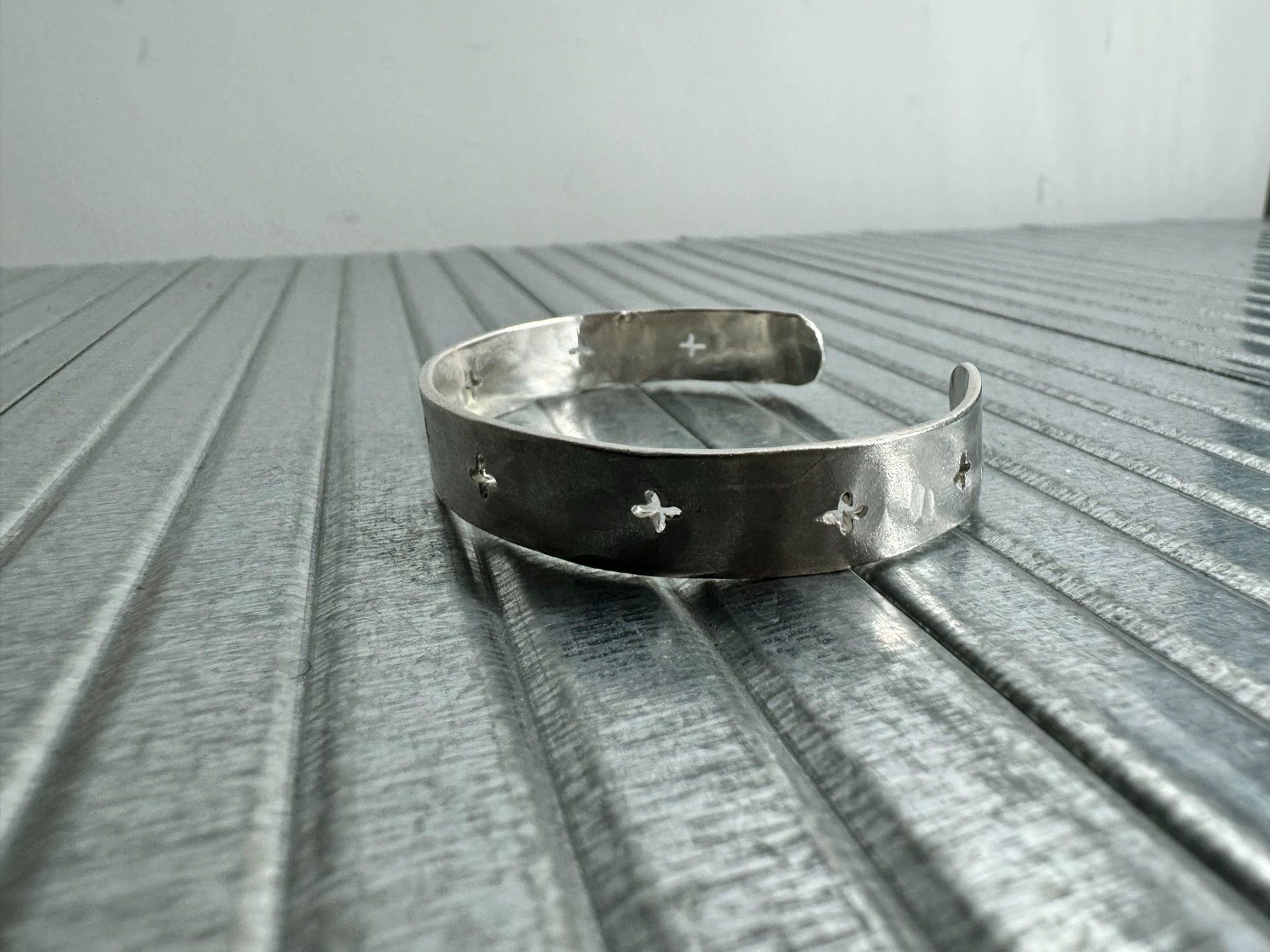 Ma+ maurizio amadei m.a+ Open-Cross Bangle AB15 S Size ONE SIZE - 4 Thumbnail