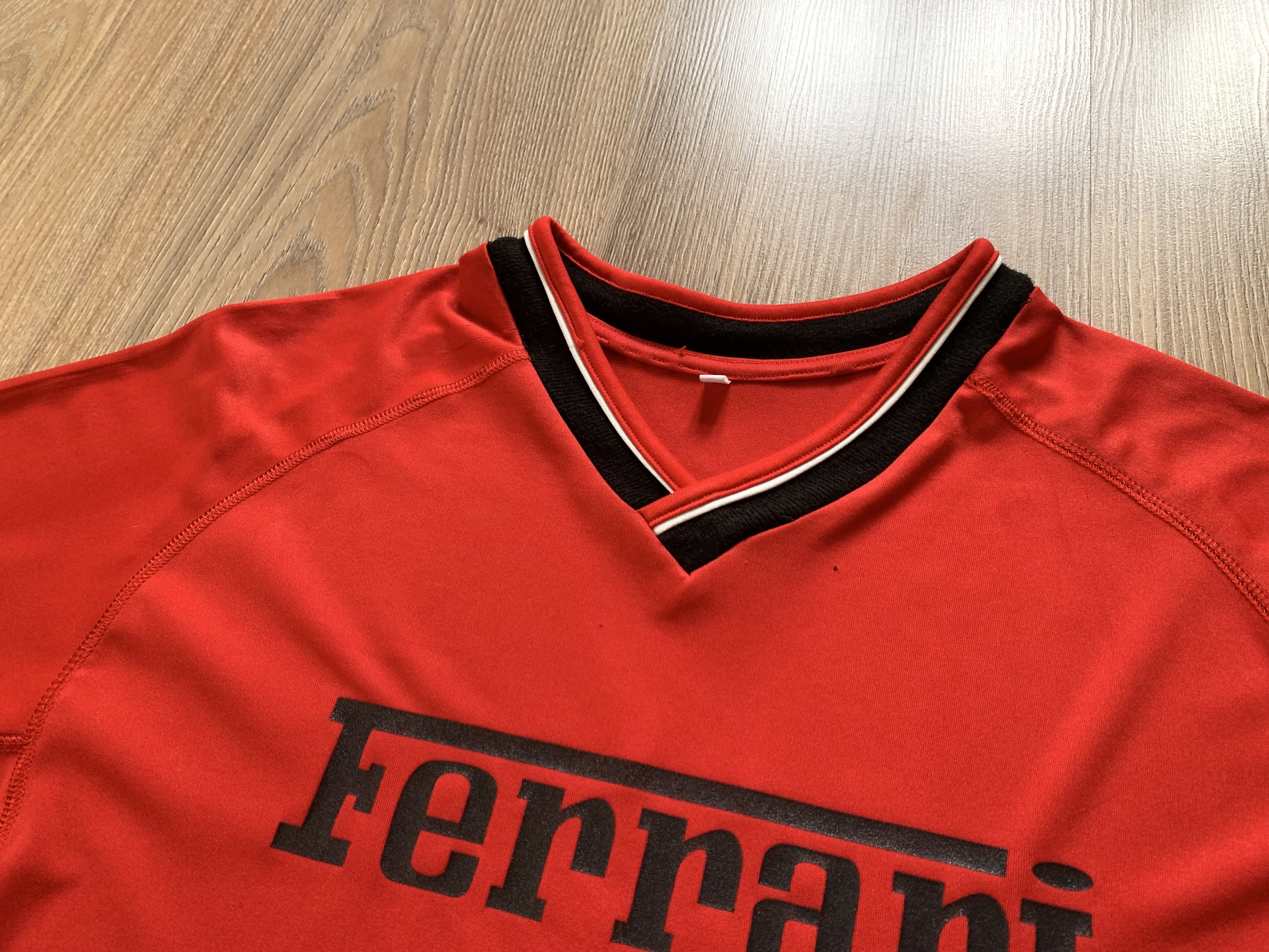 Ferrari Rare Vintage Ferrari V Neck Printed T-Shirt Size US L / EU 52-54 / 3 - 4 Thumbnail
