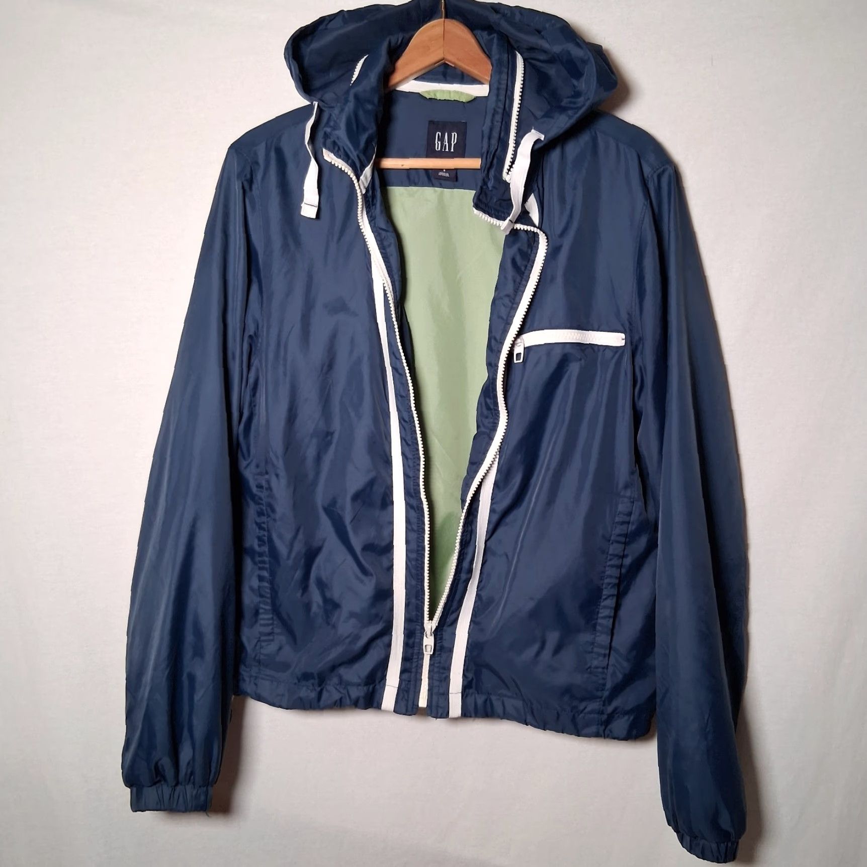 Gap VINTAGE Gap Windbreaker Jacket Men S Blue Short Full Zip Roll Away Hood Windbreaker Classic 90s Outdoor Pockets Casual Travel Size US S / EU 44-46 / 1 - 3 Thumbnail