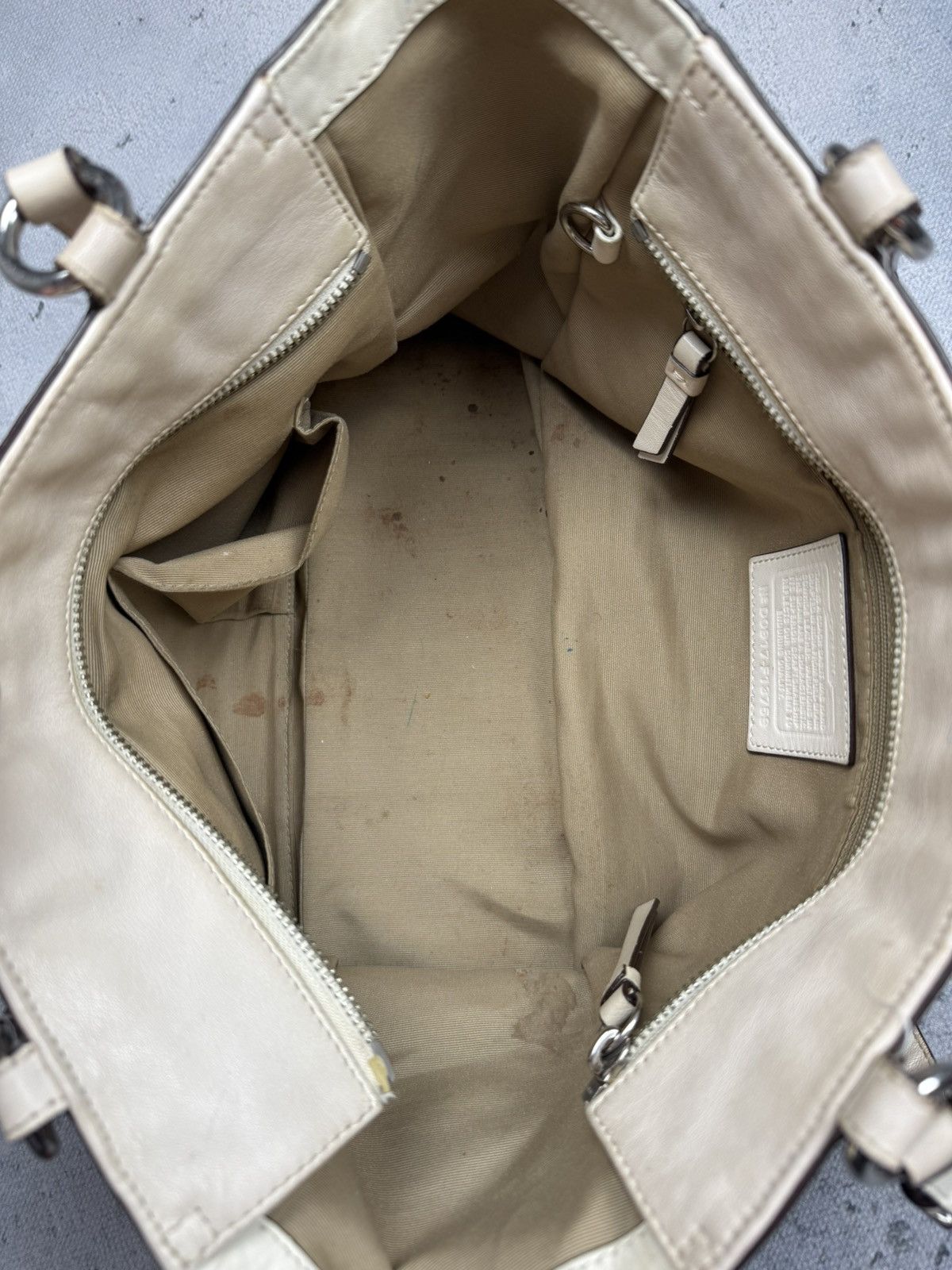 Coach Vintage Coach Beige Leather Tote Bag With Charm Turnlock Size ONE SIZE - 12 Thumbnail