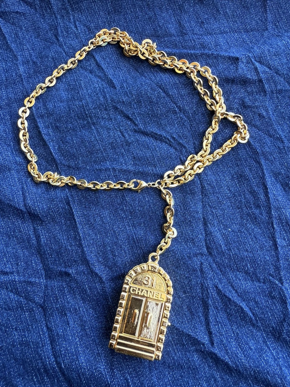 Chanel CHANEL Runway 31 Rue Cambon Door Long Necklace Gold Size ONE SIZE - 1 Thumbnail
