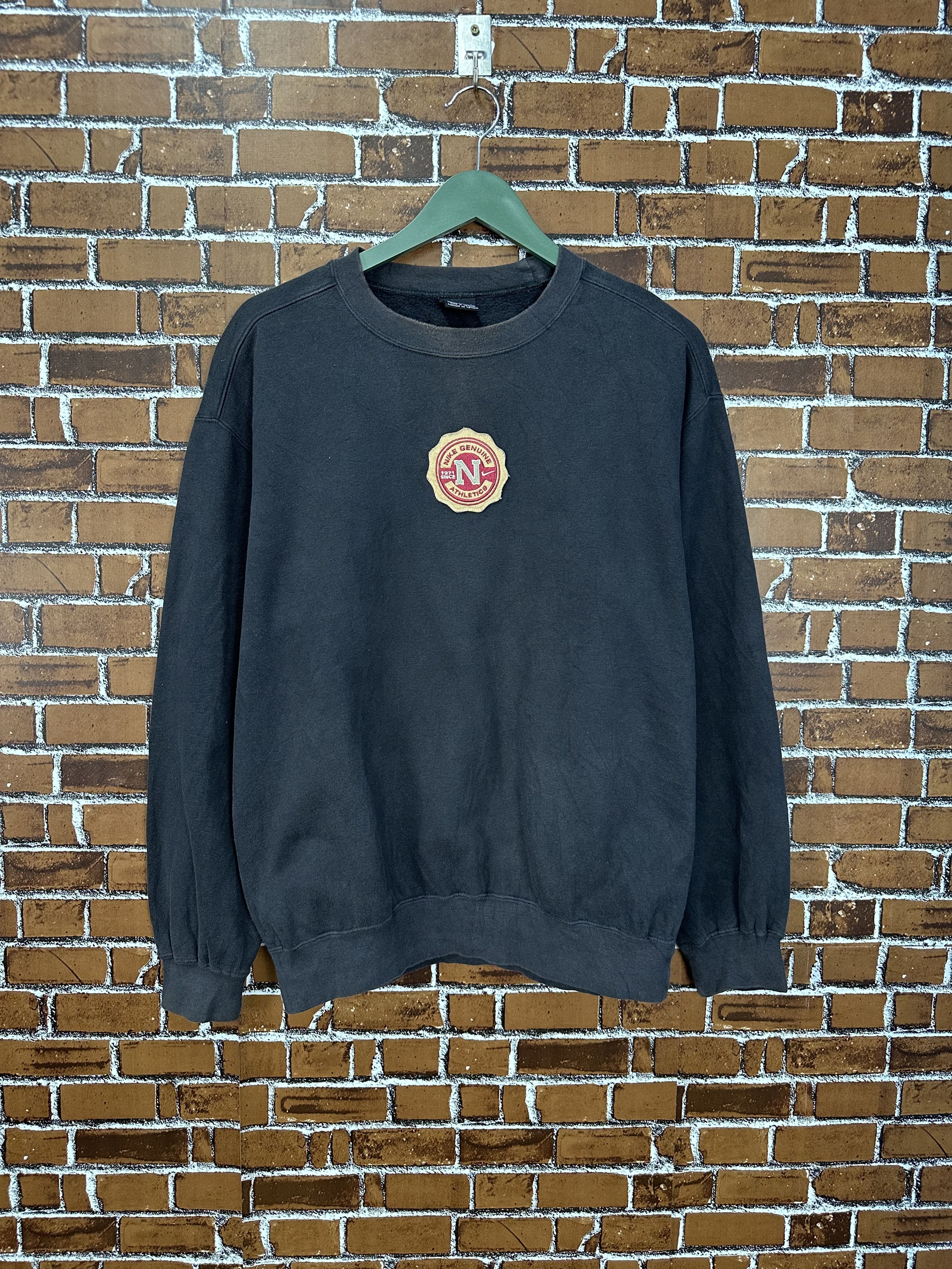 Nike Vintage Faded Nike Athletic Center Logo Crewneck Z467 Size US L / EU 52-54 / 3 - 1 Thumbnail