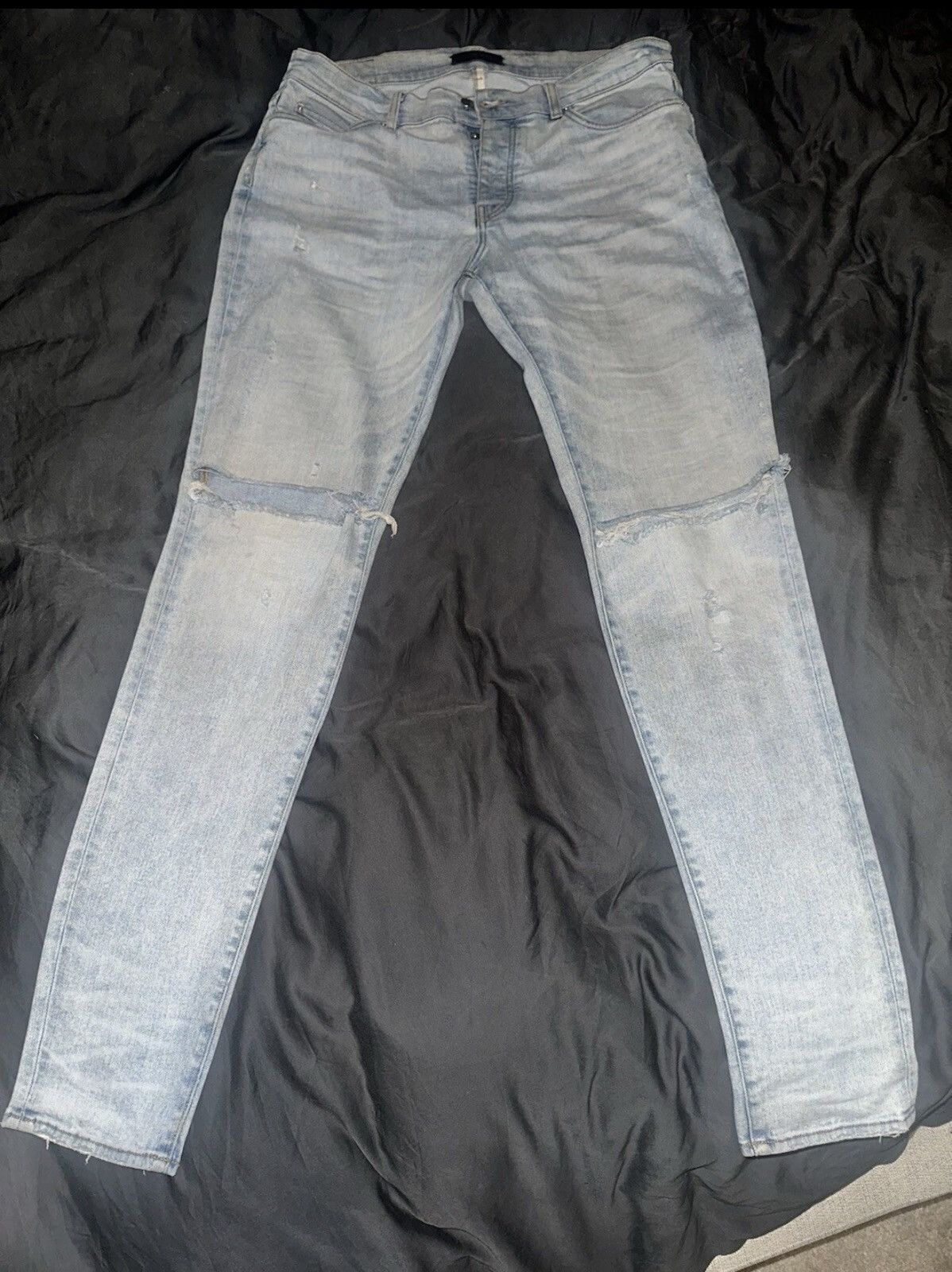 Amiri Amiri Slashed Knee light wash skinny jeans Size US 36 / EU 52 - 1 Thumbnail