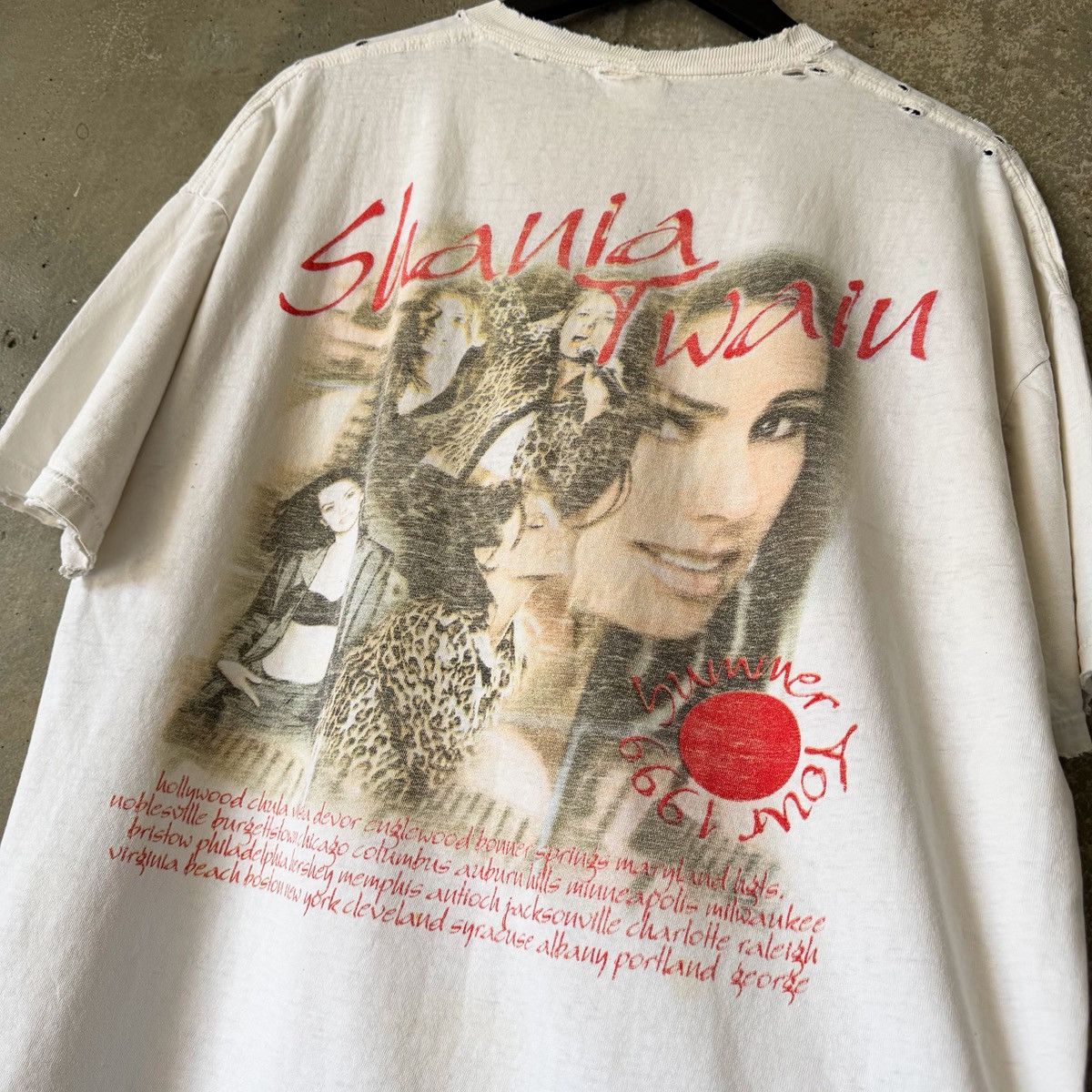 Vintage THRASHED Vintage Shania Twain Tour T-Shirt Size US XL / EU 56 / 4 - 6 Thumbnail