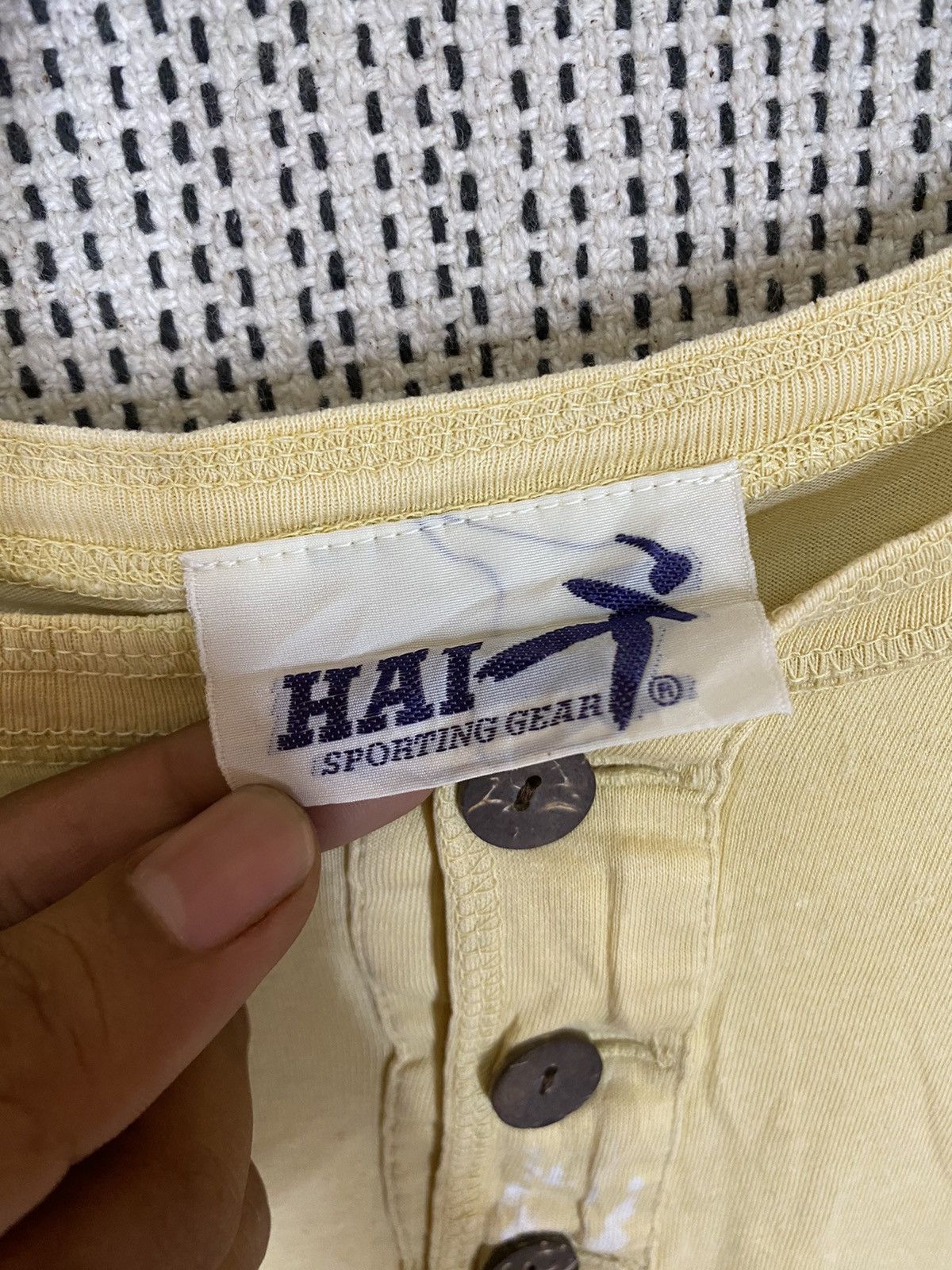 Hai Sporting Gear × Issey Miyake × Japanese Brand ‼️VINTAGE HAI SPORTING GEAR TSHIRT BUTTON SIMPLE DESIGN‼️ Size US L / EU 52-54 / 3 - 4 Thumbnail