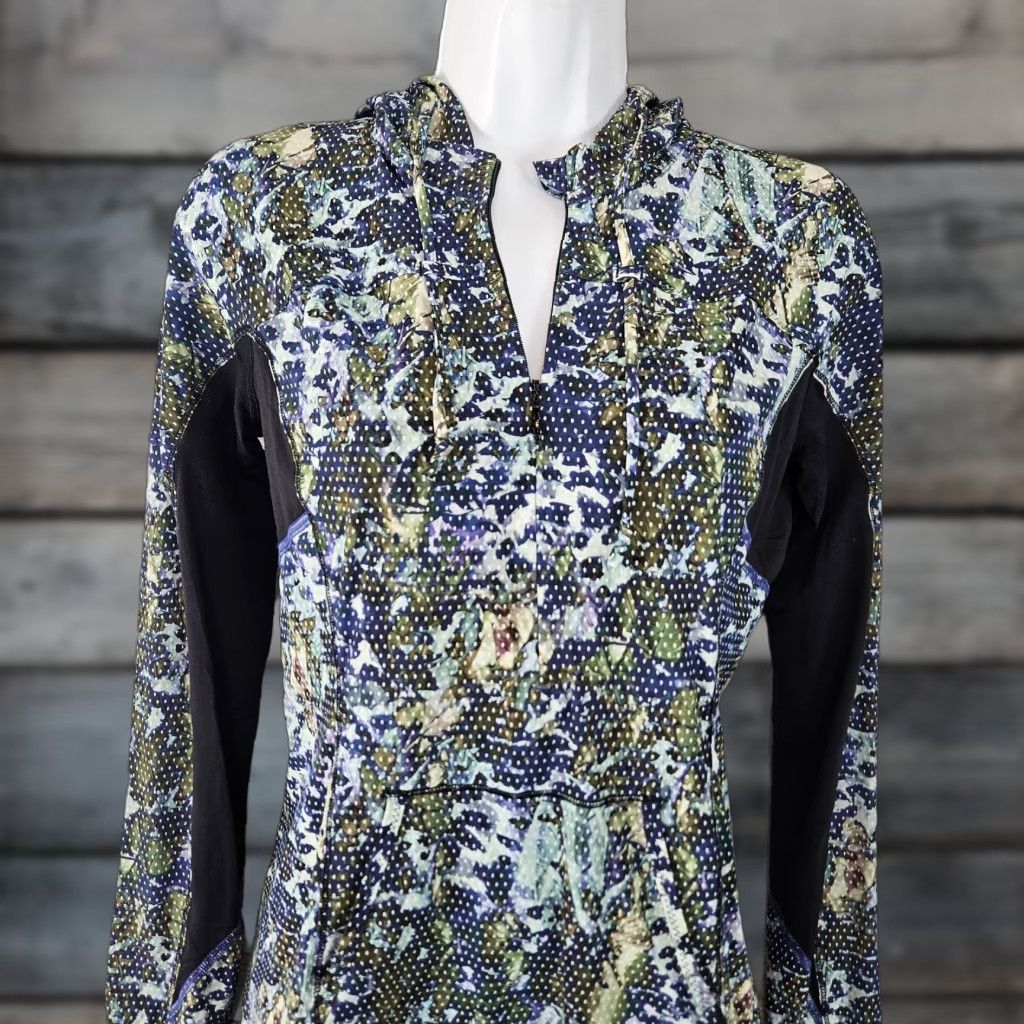 Lululemon Lululemon Womens Runbeam Hoodie Sz S Blue Floral Pullover Hoodie Womens Small Floral Pattern, Activewear, Long Sleeve, Pullover, Blue, - Size S / US 4 / IT 40 - 1 Thumbnail