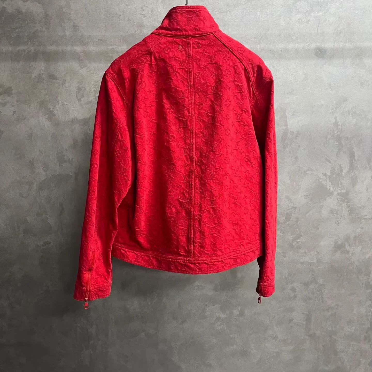 Louis Vuitton Louis Vuitton Red Print Stand Collar Denim Jacket 52 Size US L / EU 52-54 / 3 - 2 Thumbnail