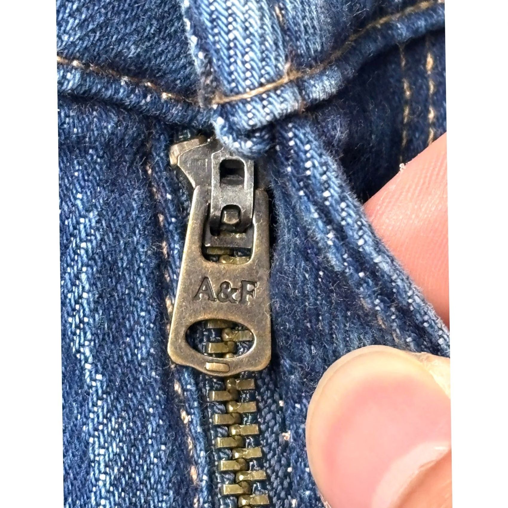 Abercrombie & Fitch Abercrombie & Fitch Curve Love Vintage Flare High Rise Jeans Womens 25 29 Blue Denim 5-Pocket Distressed Stretch Zipper Button Size ONE SIZE - 2 Thumbnail