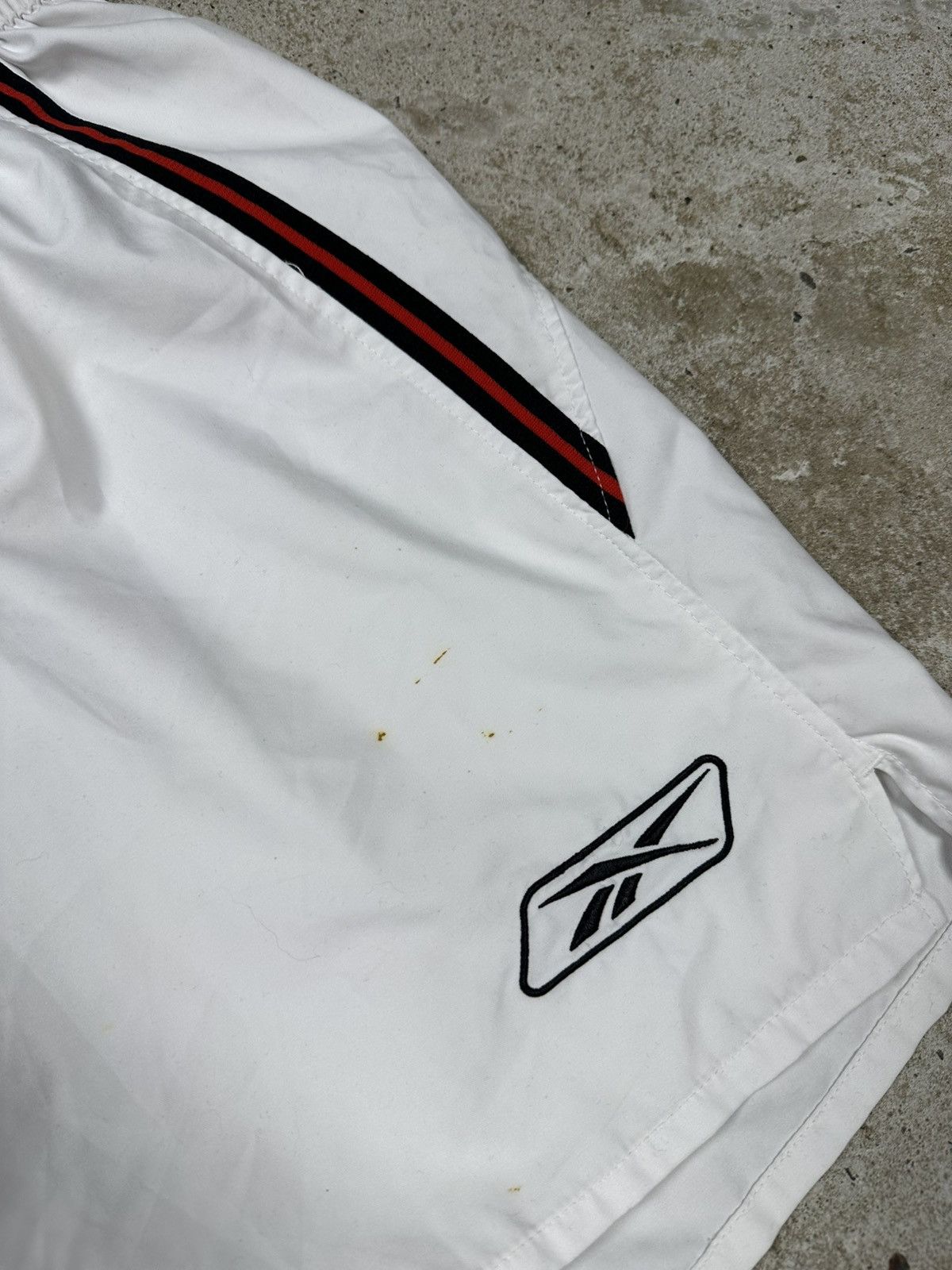 Reebok × Vintage Vintage Y2K Reebok x Liverpool White Home Shorts Size US 32 / EU 48 - 3 Thumbnail