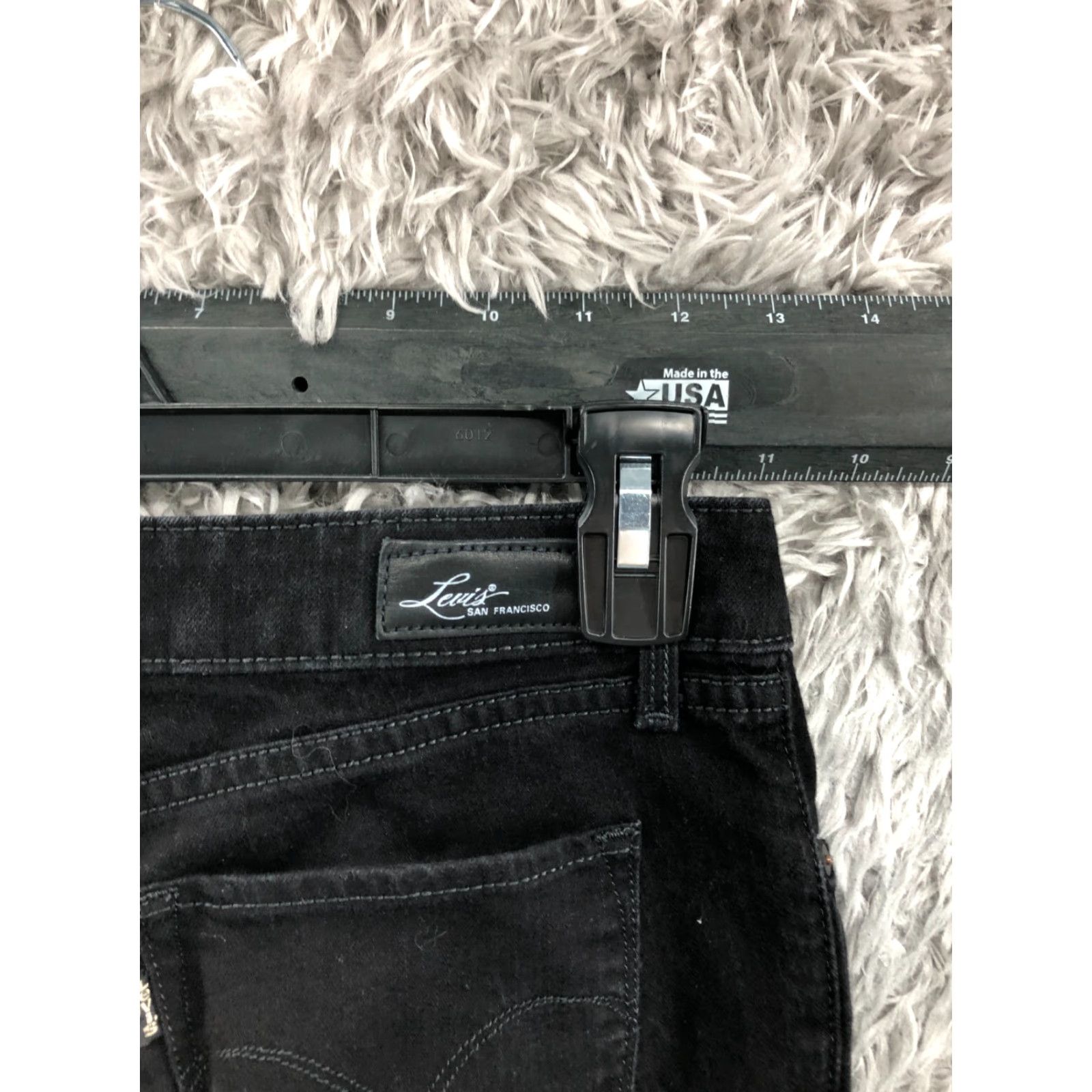 Levi's Levi's Bold Curve Straight Jeans Womens Dark Wash Black 27 Regular Denim 5-Pocket Levi's 500 Series Vintage? No (But avoid). Size 27" / US 4 / IT 40 - 6 Thumbnail