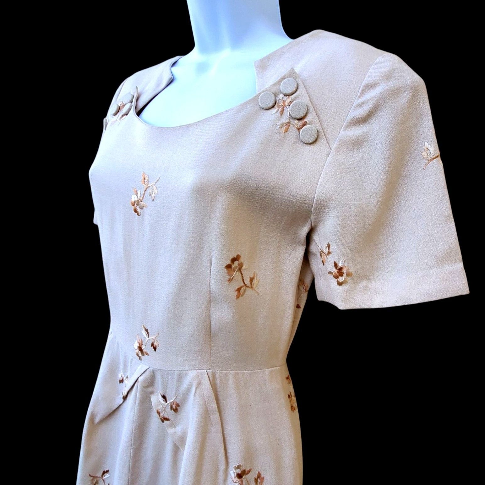 Handmade 1950s Pin Up Wiggle Dress Size 4 Beige Embroidered Metal Zip Size S / US 4 / IT 40 - 3 Thumbnail