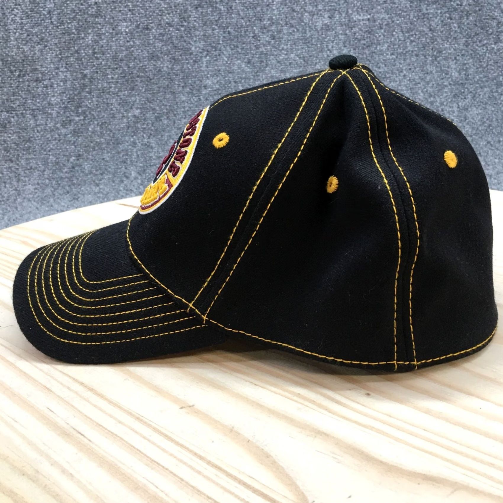 Vintage Yellowstone Mens OS Black Embroidered Logo Fitted Baseball Cap Cap Sun OS Black Embroidered Logo Mens Baseball Cap Size US M / EU 48-50 / 2 - 4 Thumbnail
