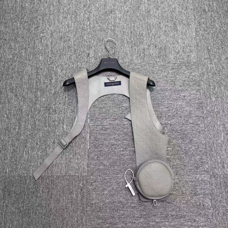 Louis Vuitton louis vuitton size s Manyin presbyopic tactical vest 2501- Size 38S - 1 Thumbnail