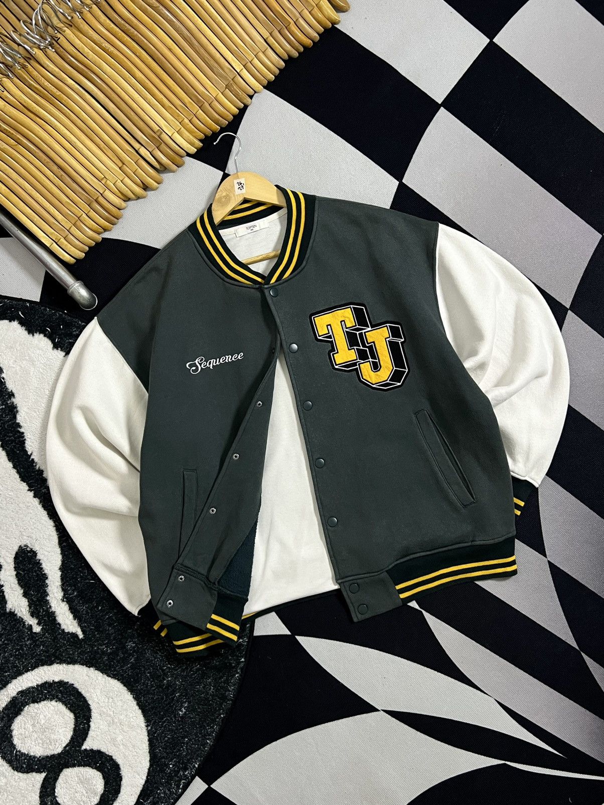 Other SEQUENCE by B ONE SOUL X TOM & JERRY BACK HIT VARSITY Size US XL / EU 56 / 4 - 5 Thumbnail